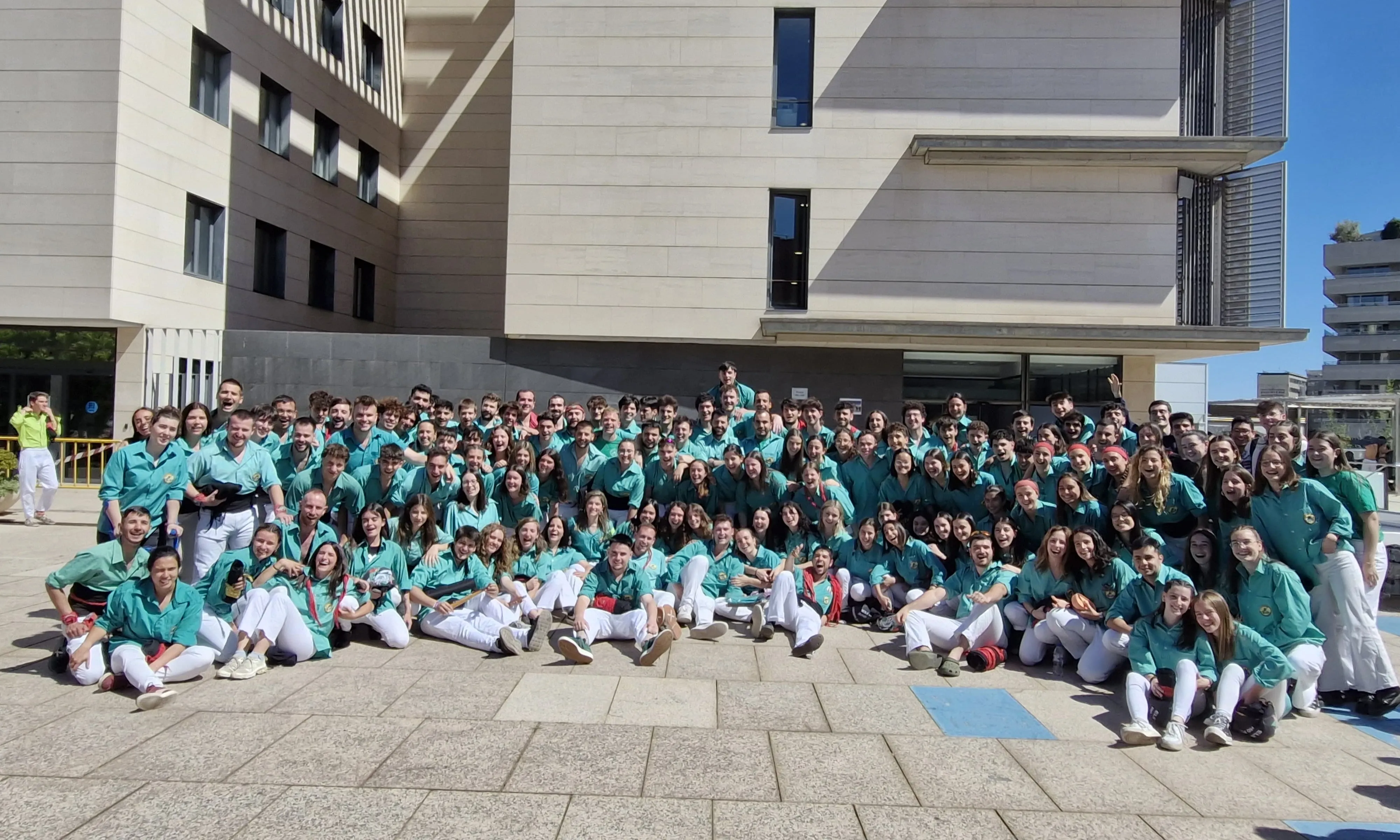 Foto de la colla castellera dels Arreplegats de la Zona Universitària.