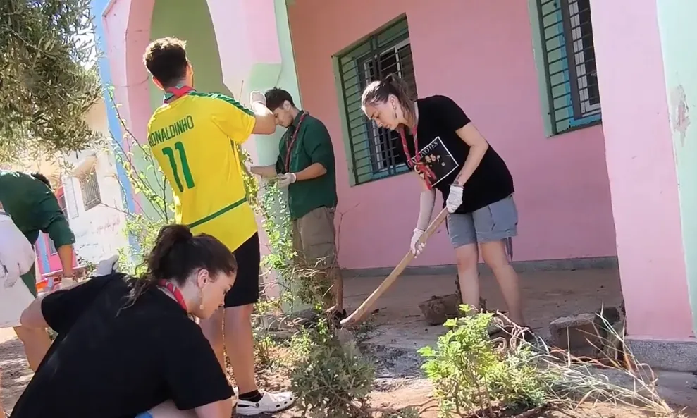Joves del cau de la Garriga ajuden a la restauració d'una escola al Marroc
