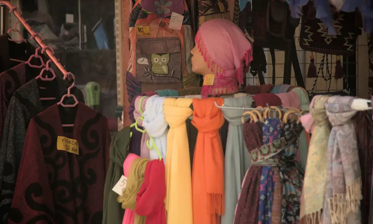 Botiga solidària amb fulards