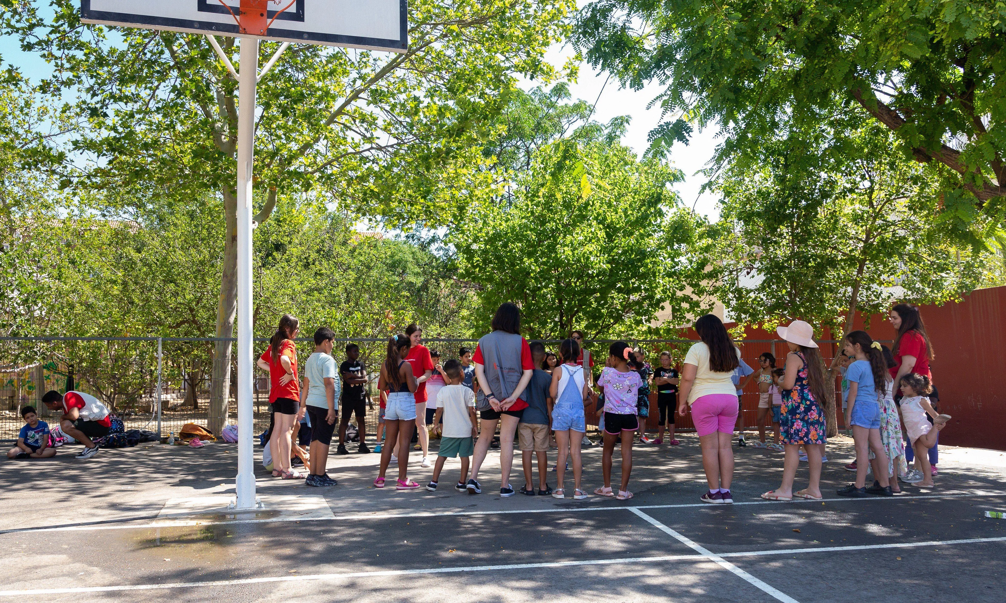 La crisi climàtica amenaça drets fonamentals dels infants, com el dret a l'educació.