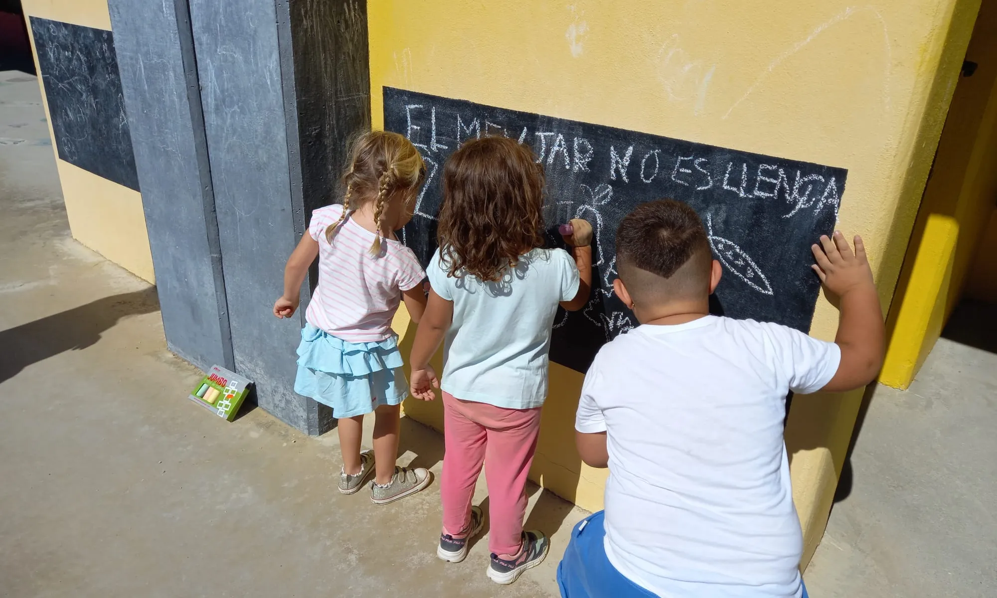Els infants participen activament en les auditories pres prendre consciència de com els afecta el malbaratament alimentari.