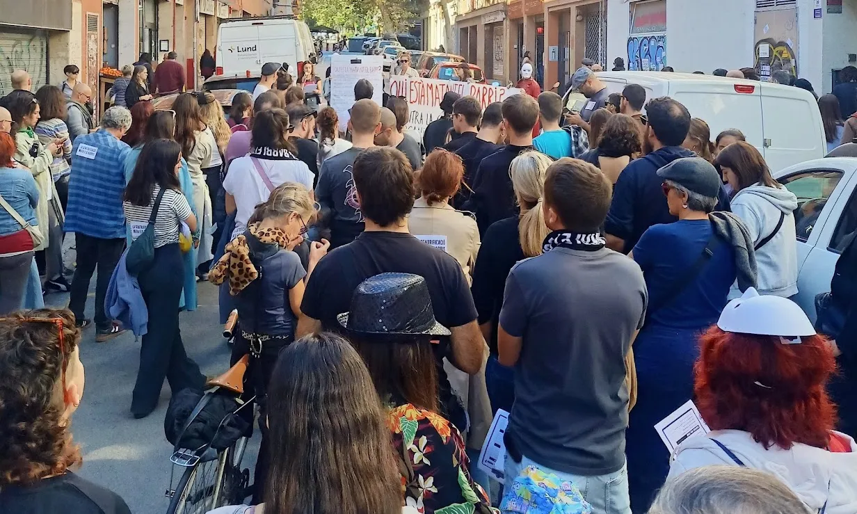 L'activitat de l'Ateneu corre el risc de veure’s en serioses dificultats de continuar si el Districte no aporta una sortida satisfactòria i imminent.