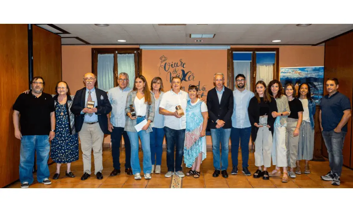 Foto d'una part de l'equip del Grup de Recerca de la Cerdanya al lliurament dels premis Sebastià Bosom, Josep Egozcue i Josep Maria Martí a la Vila de Puigcerdà el 2022.
