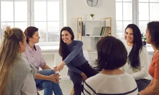 La fundació impulsa la 'Xarxa cuidadora', un projecte que dona suport emocional, formació i acompanyament a les cuidadores de persones amb demència o Alzheimer.
