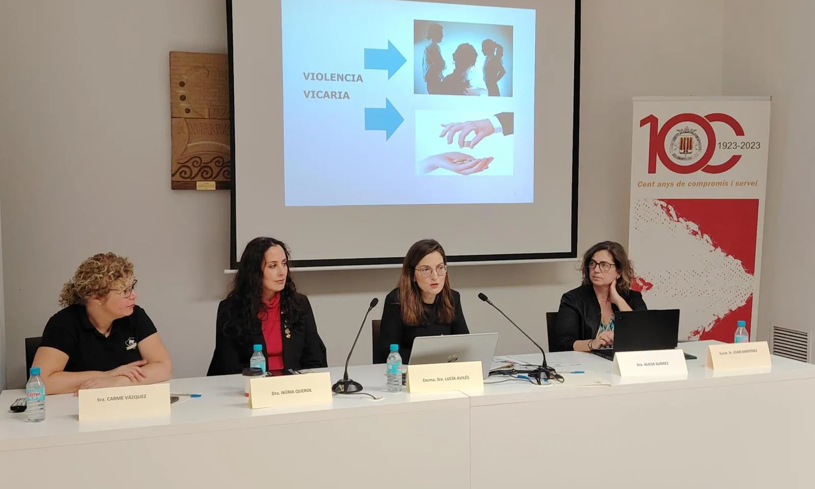 L'Excma. Lucía Avilés explica el paral.lelisme entre la violència vicària en menors i animals