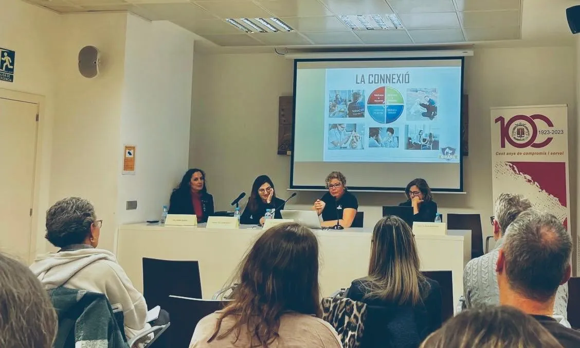 Na mossa Carme Vàzquez explica la importancia de la implicació de la ciutadania