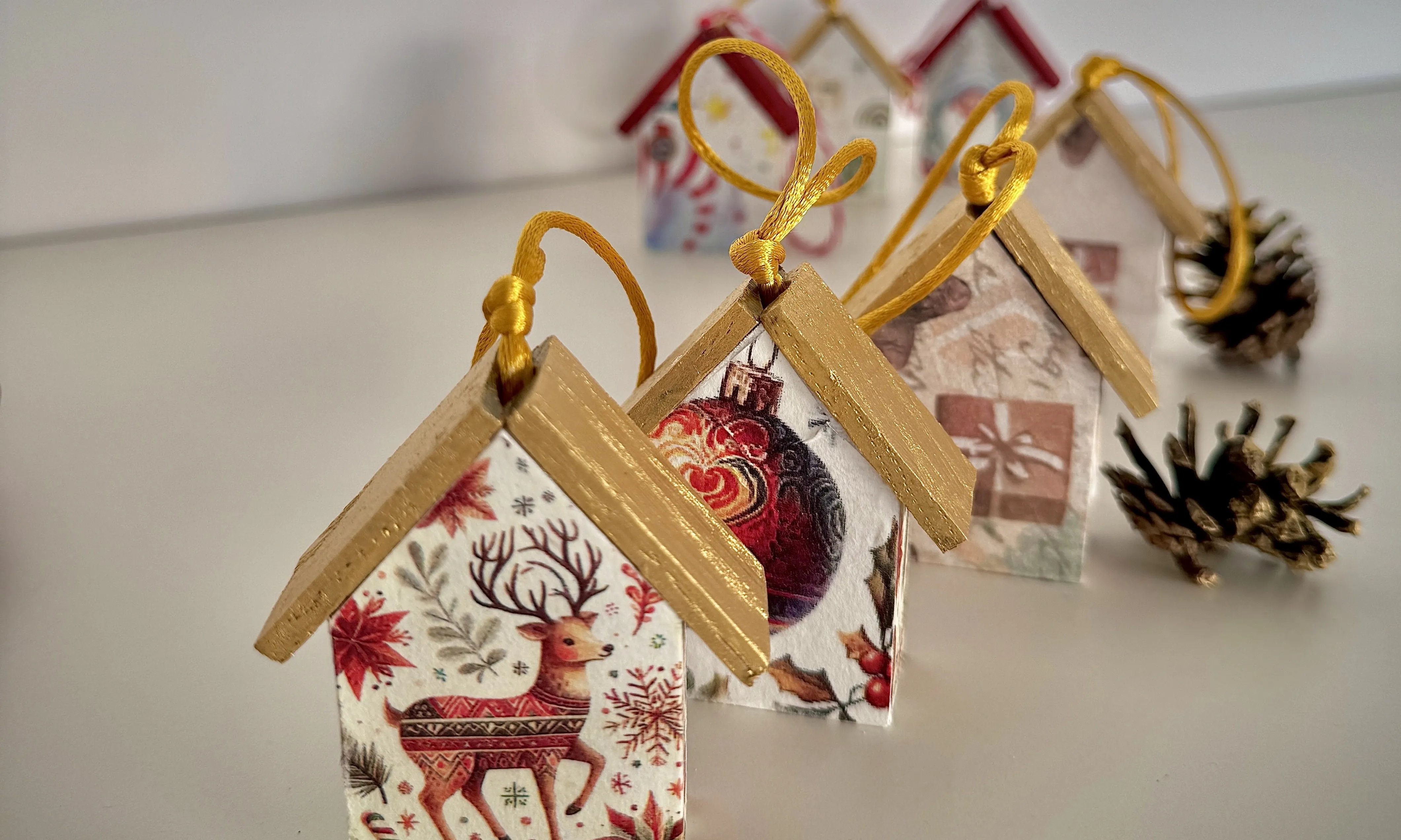 Alguns articles els fan manualment persones voluntàries o en tractament oncològic.