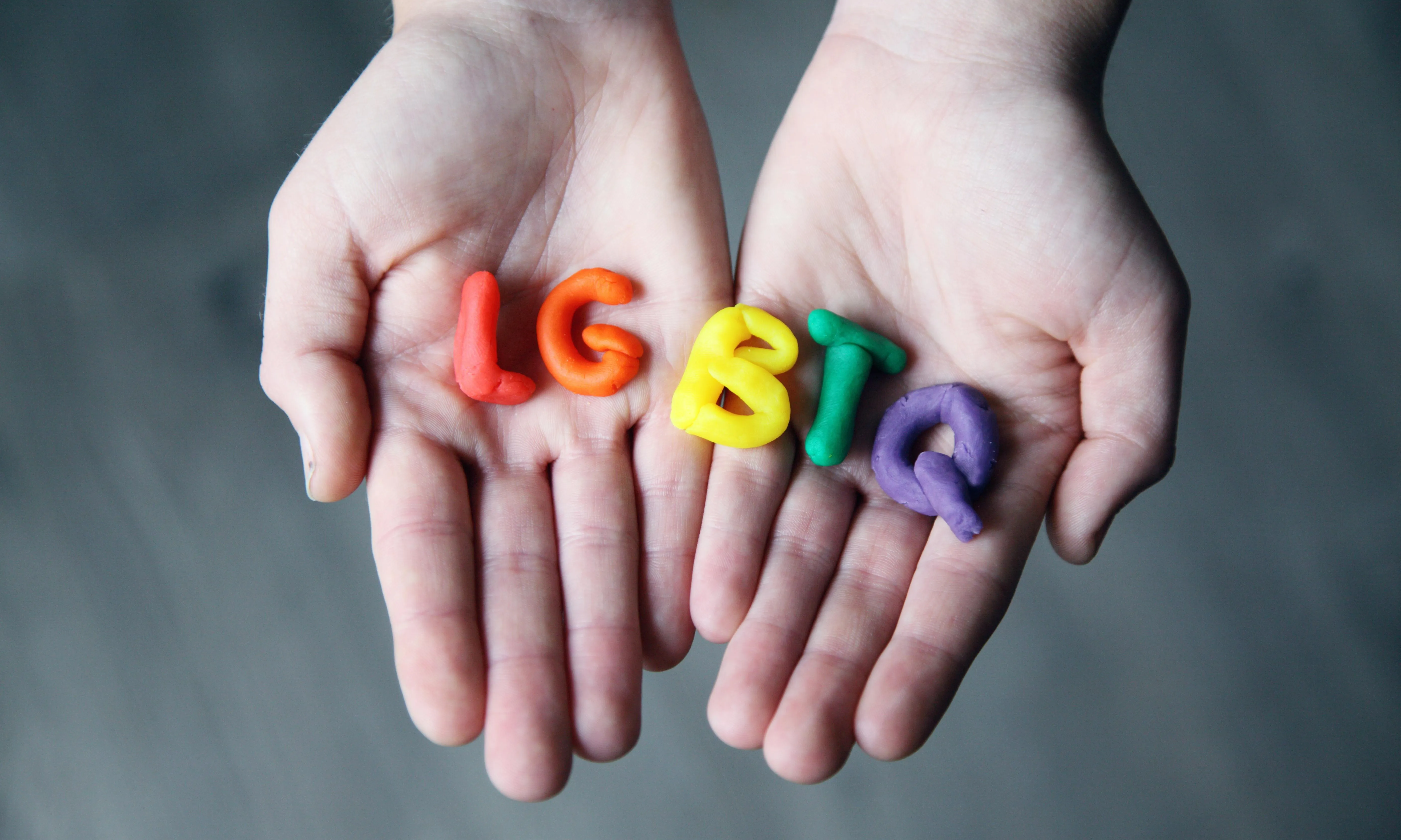 Cap dels tres països analitzats en aquest estudi tenen lleis específiques per a la protecció dels drets LGTBI. Font: Pexels.