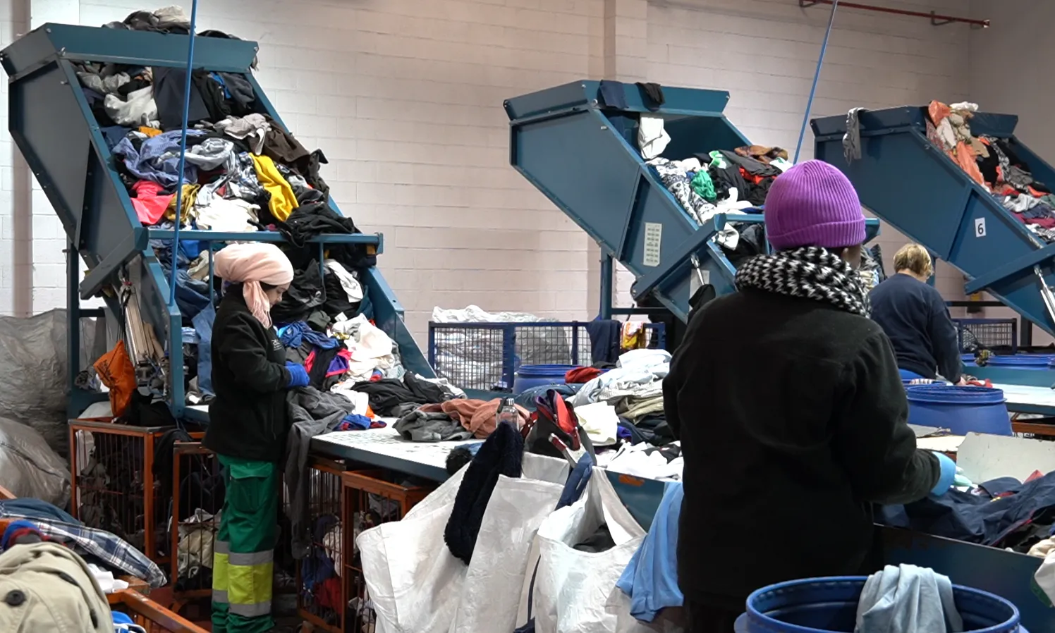 Tres treballadores de la planta de Solidança a Sant Just Desvern. Font: Colectic.