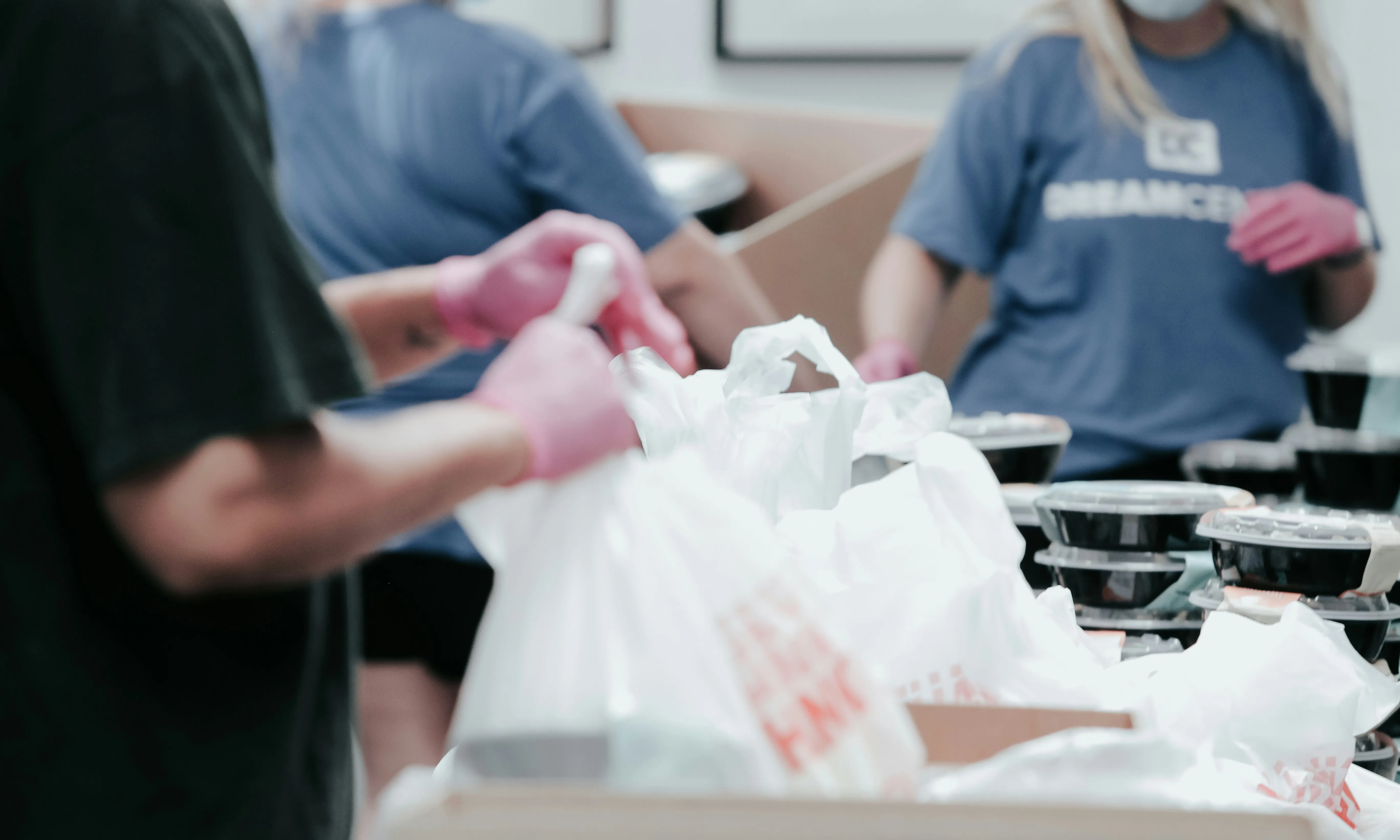 El curs en línia d'iniciació al voluntariat pretén ensenyar el seu significat, el paper i el valor.