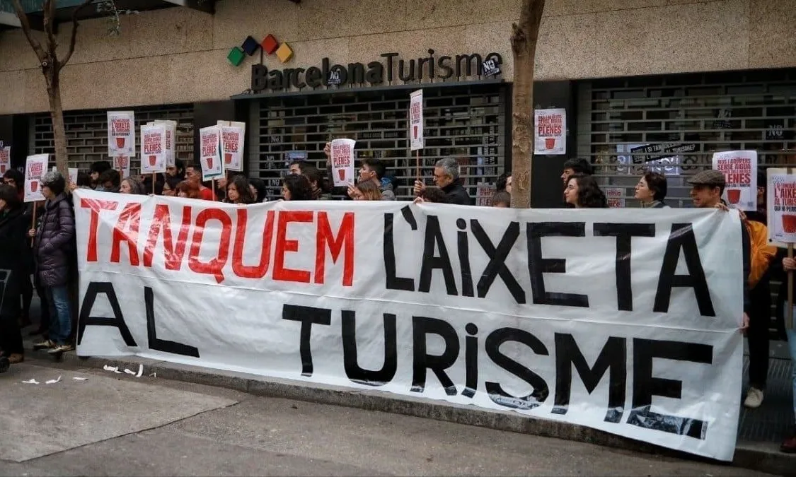 L'Assemblea de Barris pel Decreixement Turístic impulsa una resposta col·lectiva per frenar els impactes del turisme massiu.