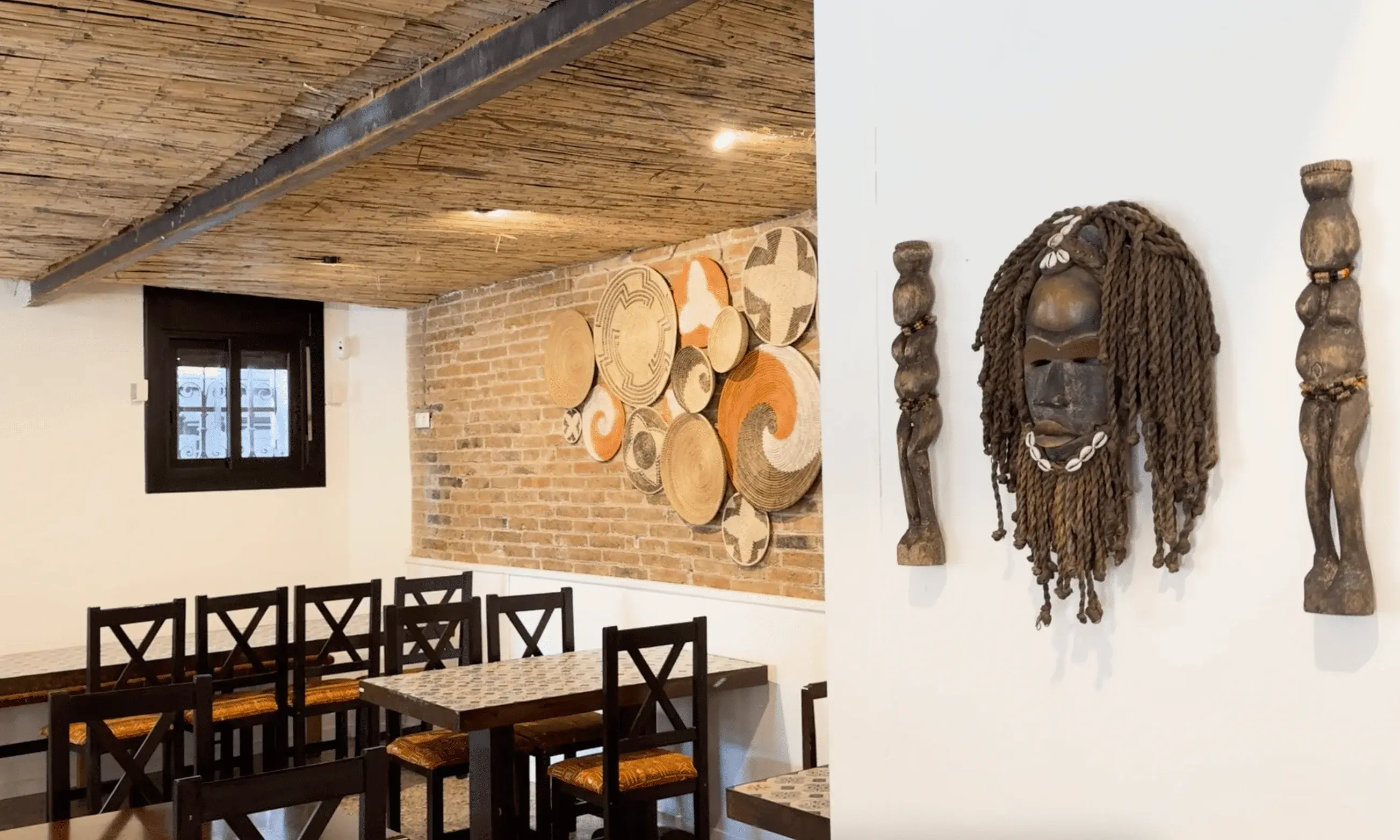 La cooperativa de menjar africà Abarka compta amb un restaurant a Sants i ha estat a festivals com el Rototom o el Primavera Sound.