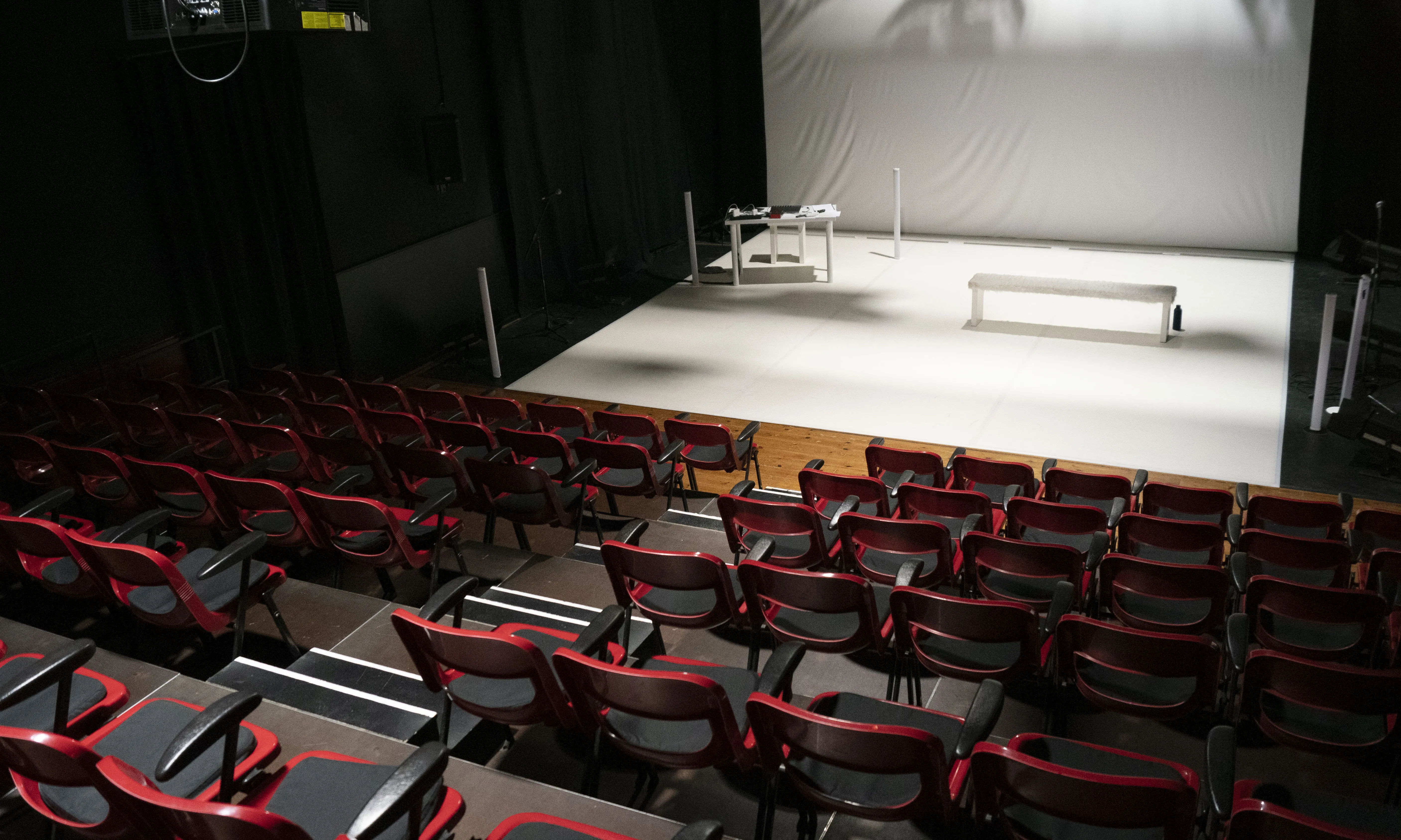 Des del 1997 aquesta sala de teatre igualadina ofereix una programació estable d'arts escèniques per tots els públics