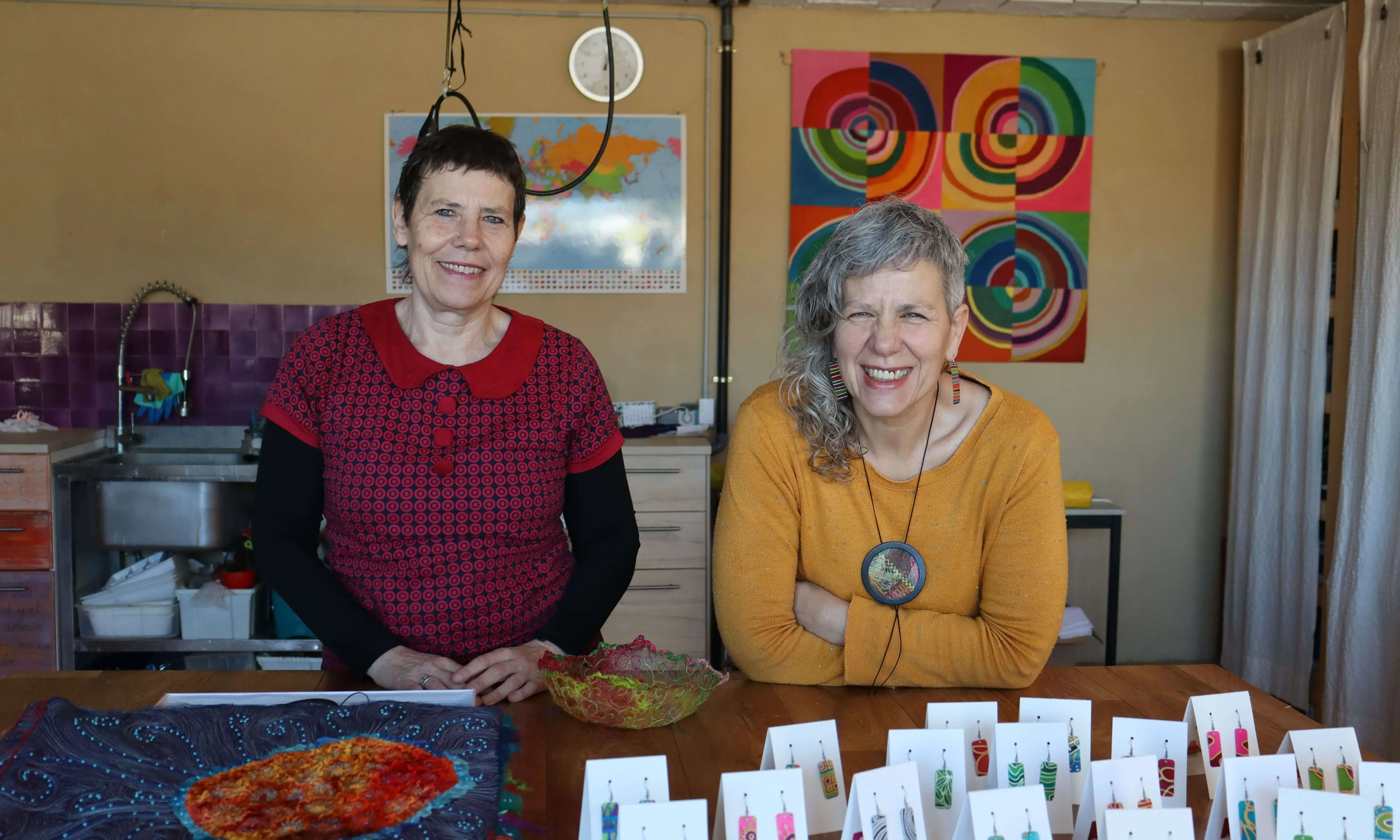 Cecília i Mercè González, fundadores i artesanes de Desedamas. 