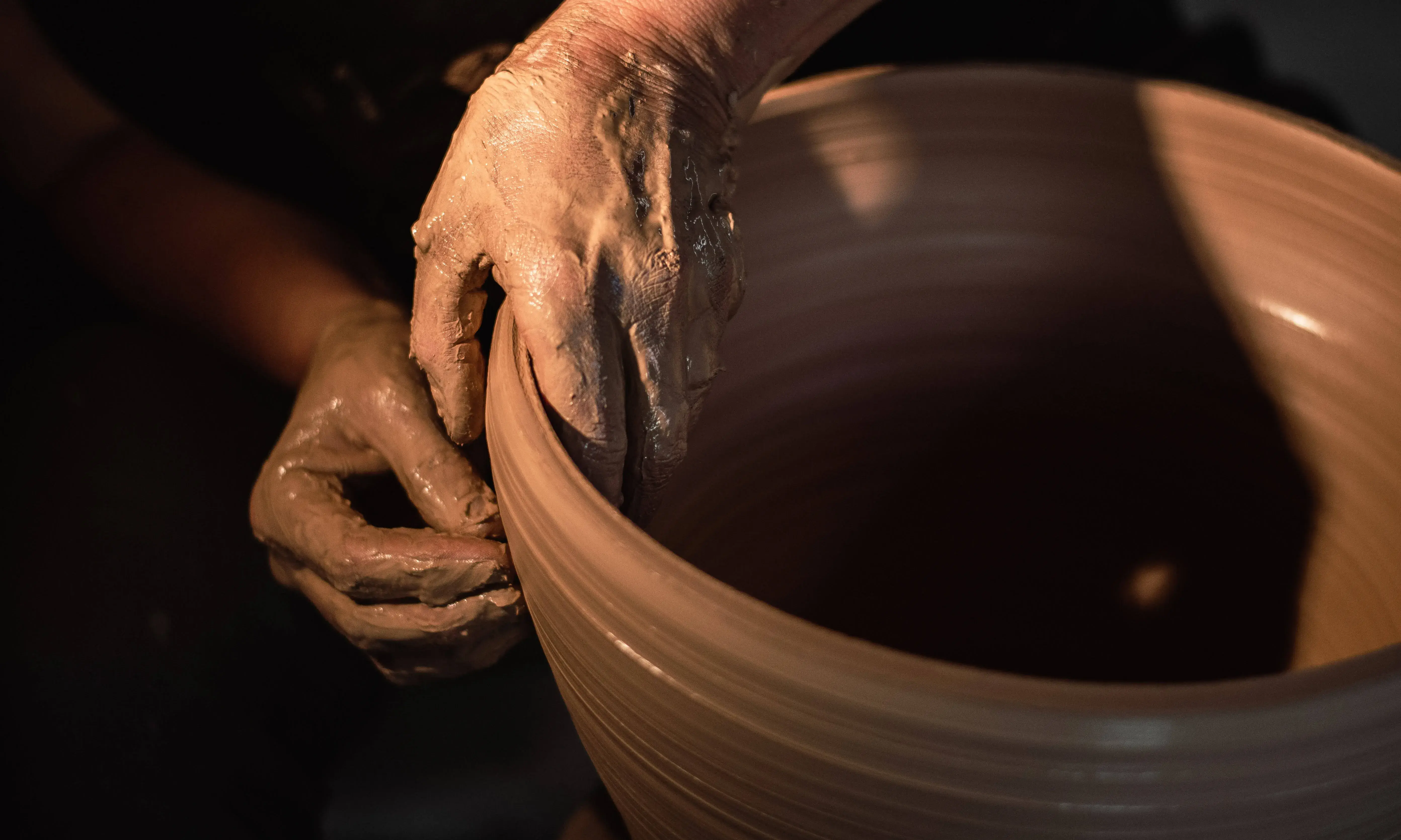 Amb una predilecció pel torn, la Montserrat explora també nous territoris creatius