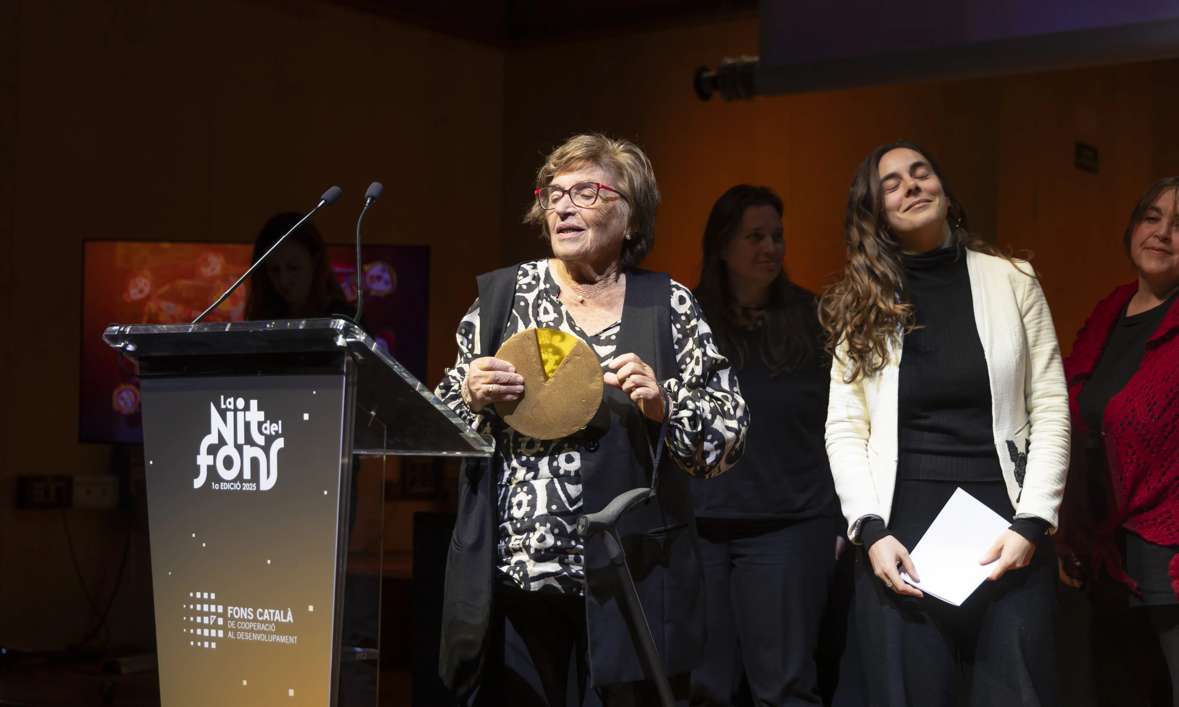 La Teresa Niubó va recollir el premi a la trajectòria nacional per a La Garriga Societat Civil.