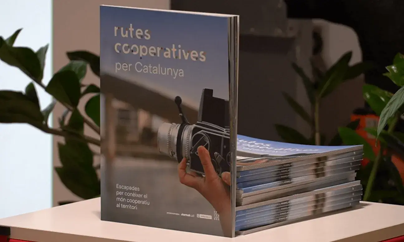 La revista 'Rutes Cooperatives per Catalunya' en paper.