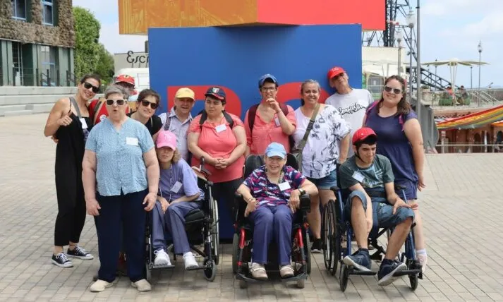 Alguns dels assistents a ESB es fan una foto a l'Àrea Panoràmica del Tibidabo