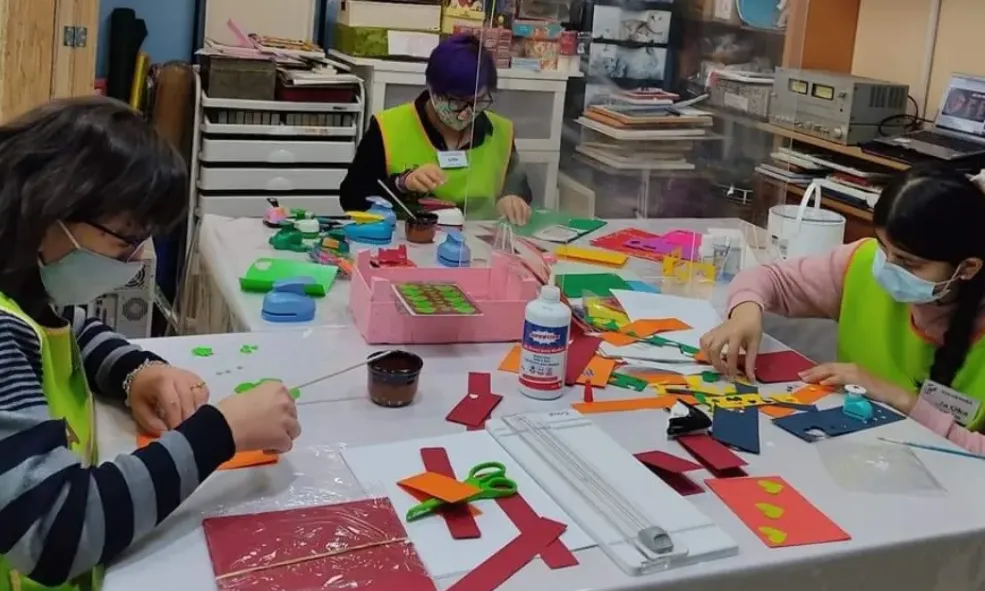 L'entitat ofereix tallers inclusius de repàs, de cuina o de costura, entre altres.