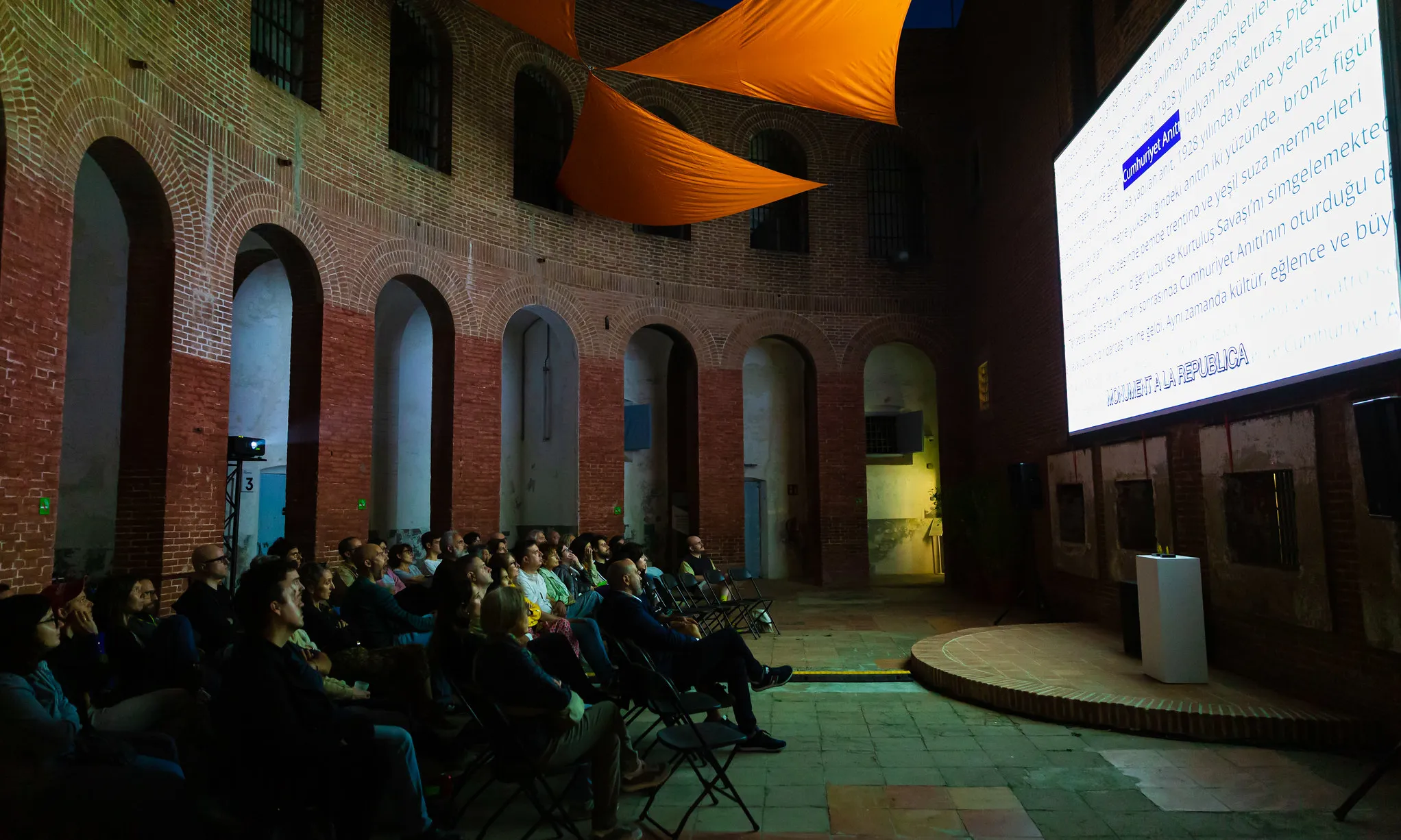 La nova edició del Festival Panòptic reflexiona sobre com ens estimem en l’era digital.