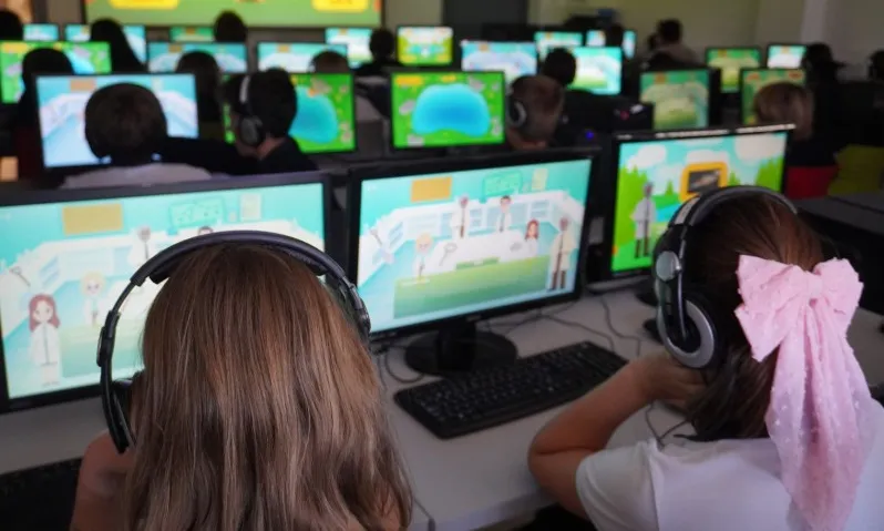 El programa educatiu ‘CientifiKs en Joc’ proposa desenvolupar videojocs a les aules per donar a conèixer la recerca d’investigadores del nostre país.
