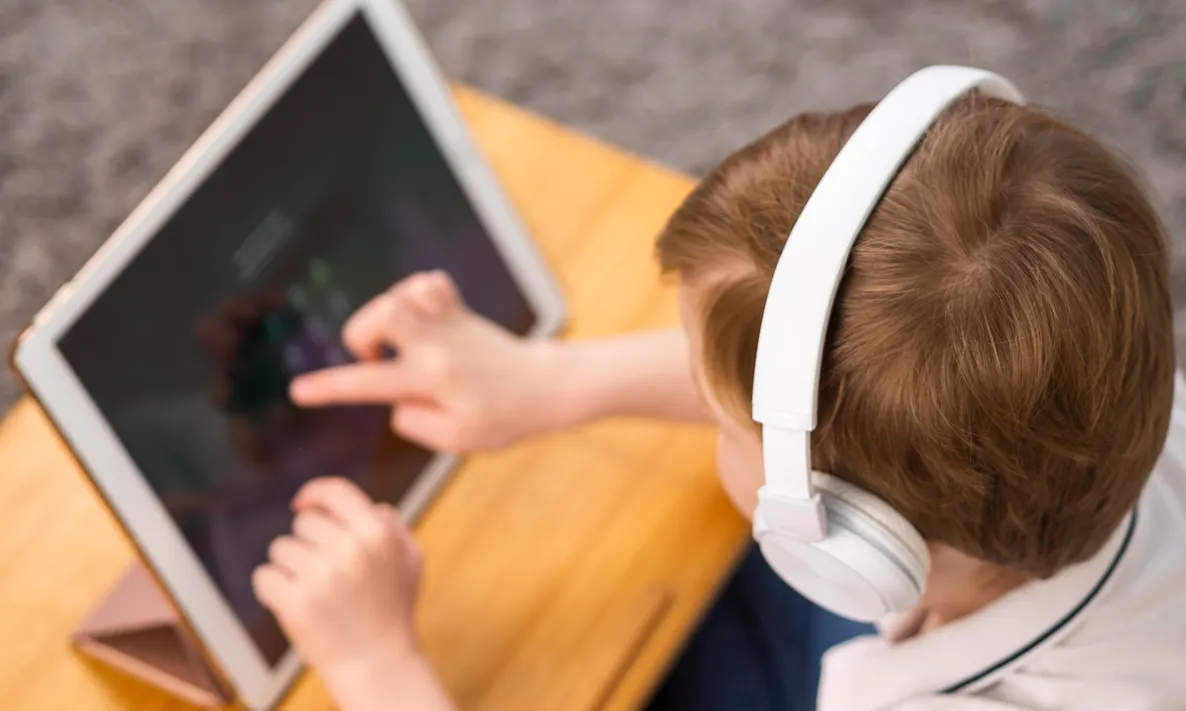 El negoci dels influencers infantils, sense una regulació que protegeixi els infants.