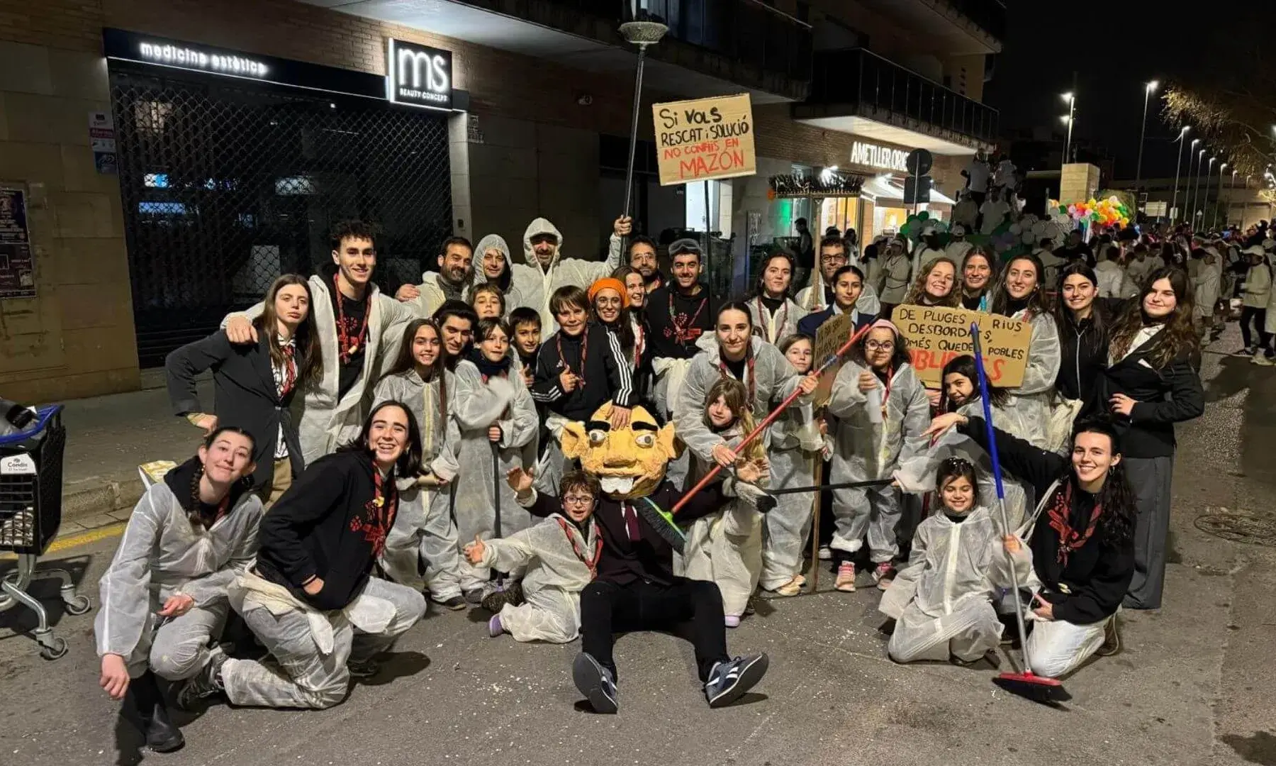 El cau esdevé un espai de trobada on els joves aprenen a prendre decisions, a col·laborar i a implicar-se en la vida comunitària de Molins de Rei.