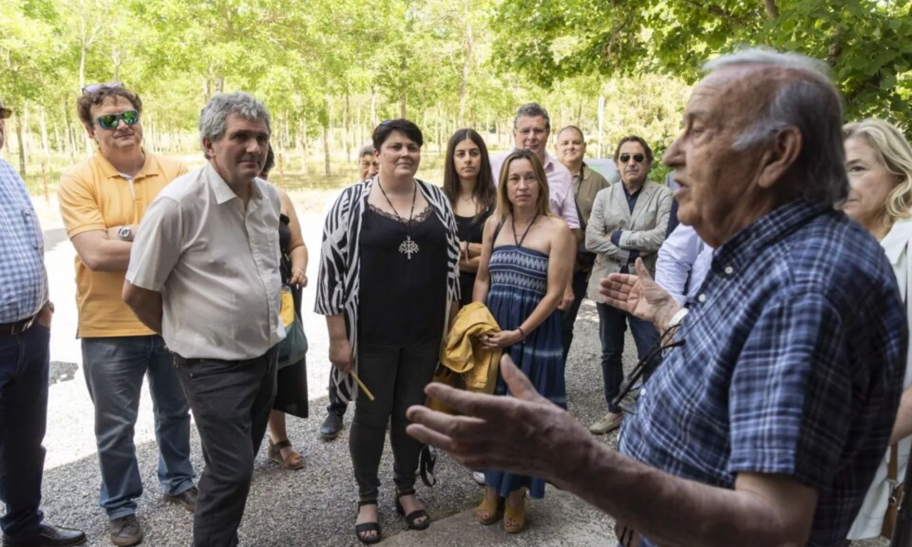 A la gent jove els hi falta implicació en les activitat del poble. 