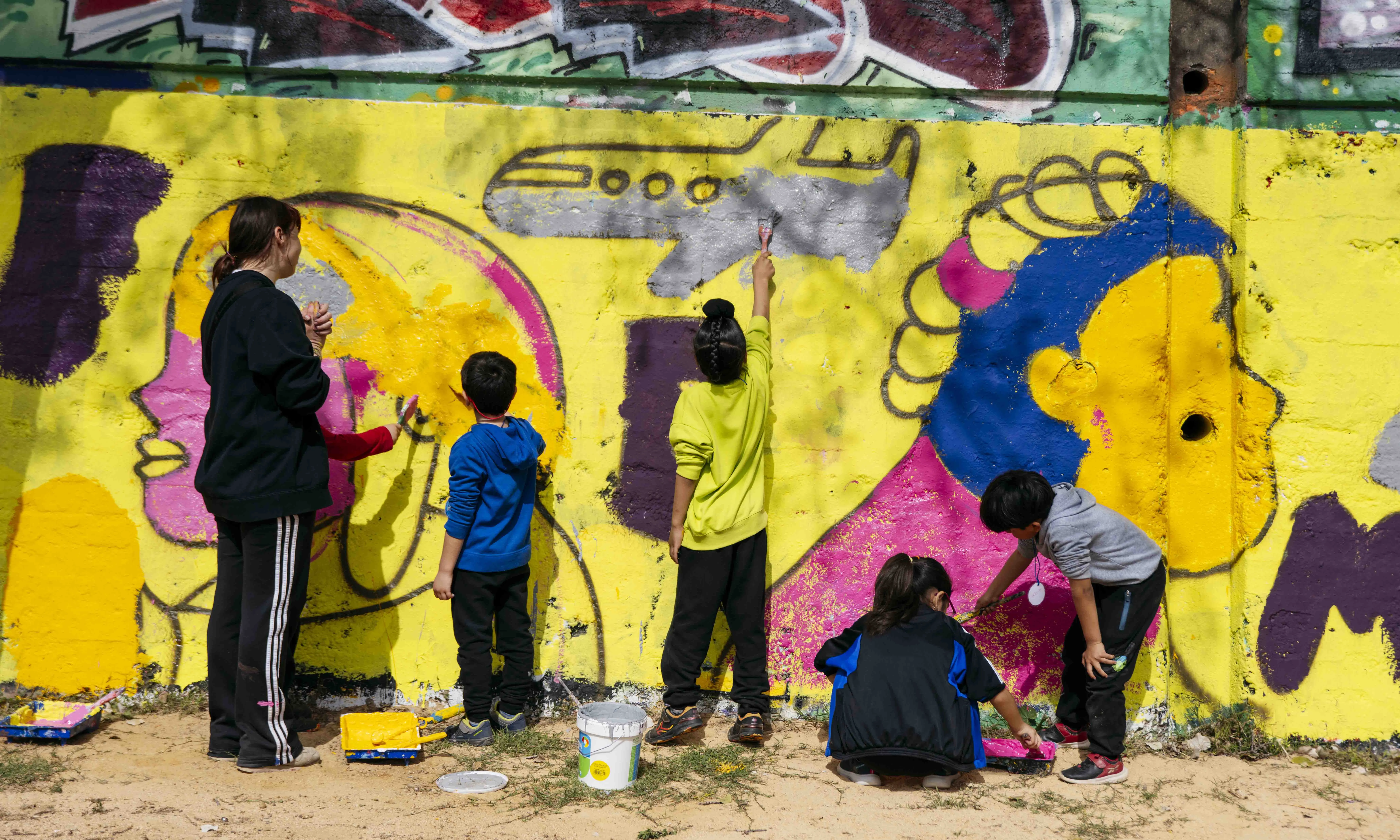 El projecte ‘Tàndem’, de la Fundació Contorno Urbano, fa anys que connecta escoles i tallers culturals per transformar els centres educatius.