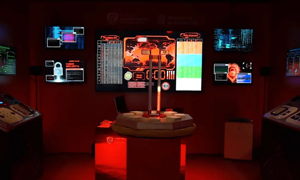 La instal·lació de 'Guanya el Hacker' al Barcelona Cybersecurity Congress 2025.