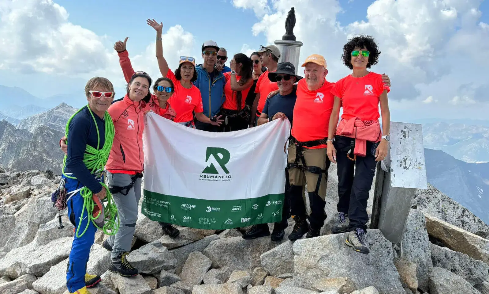 ‘Reuma3000’ recull l’aprenentatge de ‘ReumAneto’, el projecte impulsat al País Valencià que va coronar l’Aneto el 2025.