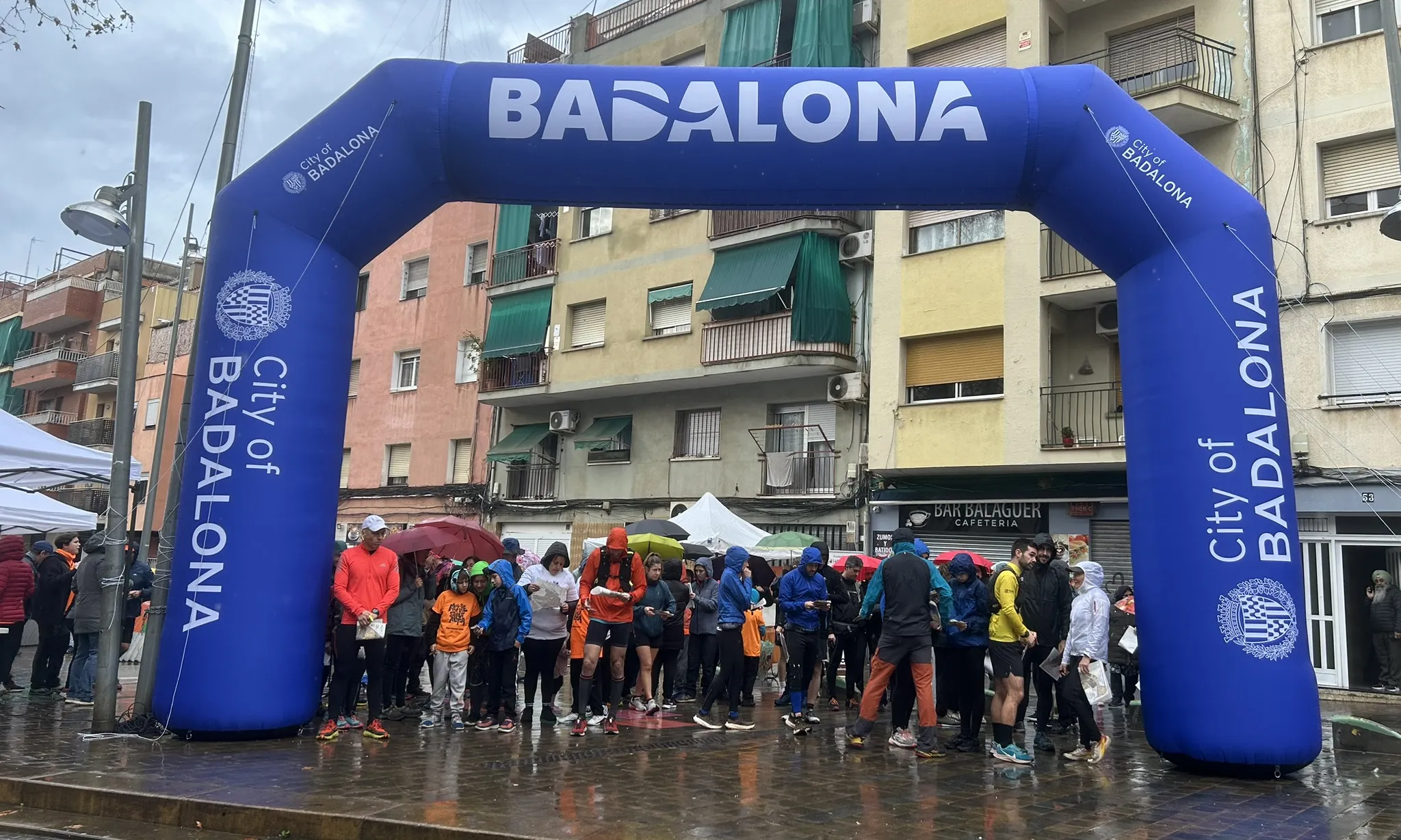 Imatge dels participants a la línia d'arribada