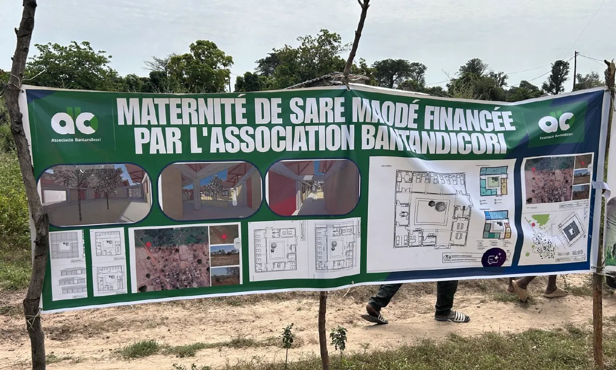 El projecte es proposa millorar la salut materna i infantil a la Comunne de Médina Chérif (a la regió de Kolda) a través de la construcció d’una maternitat al poblat de Saré Maoundé.
