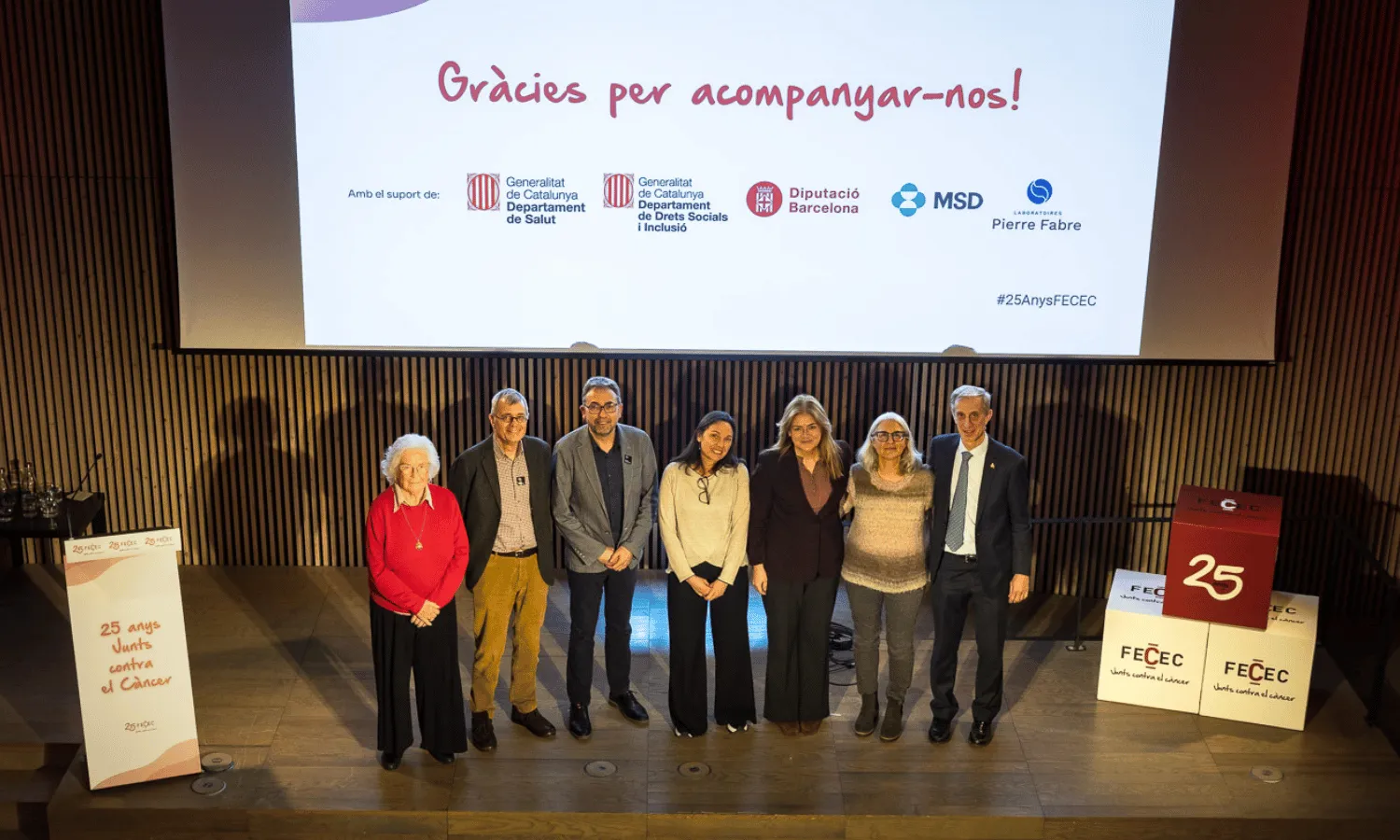 Participants a l'acte 25 anys Junts contra el Càncer