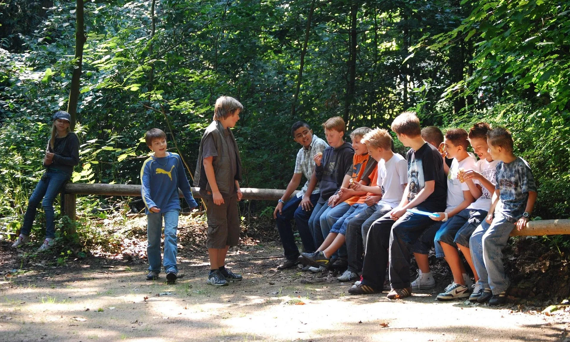 Imatge de joves en una excursió