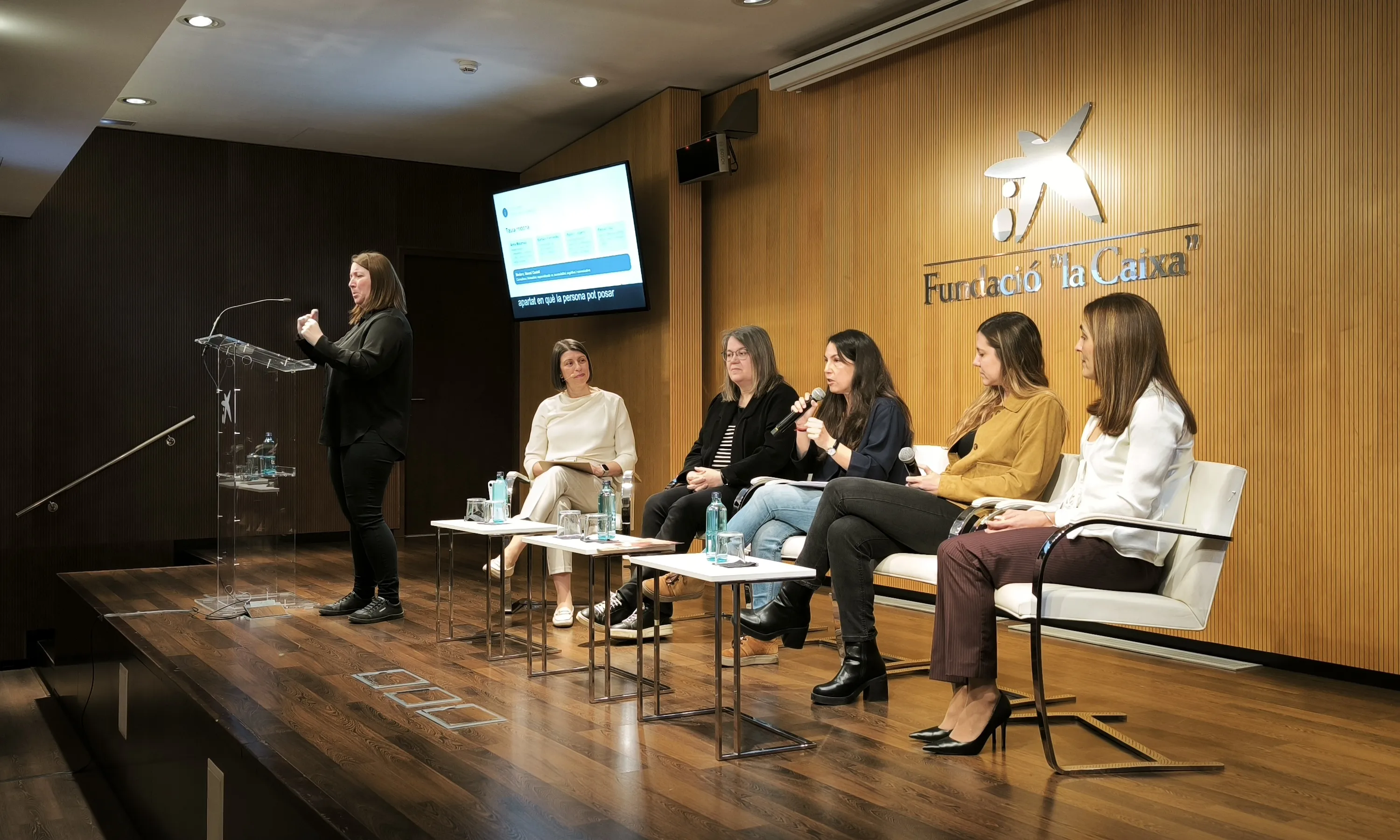 La jornada va comptar amb una taula rodona que va apropar al públic bones pràctiques, reptes i oportunitats en l’accessibilitat.