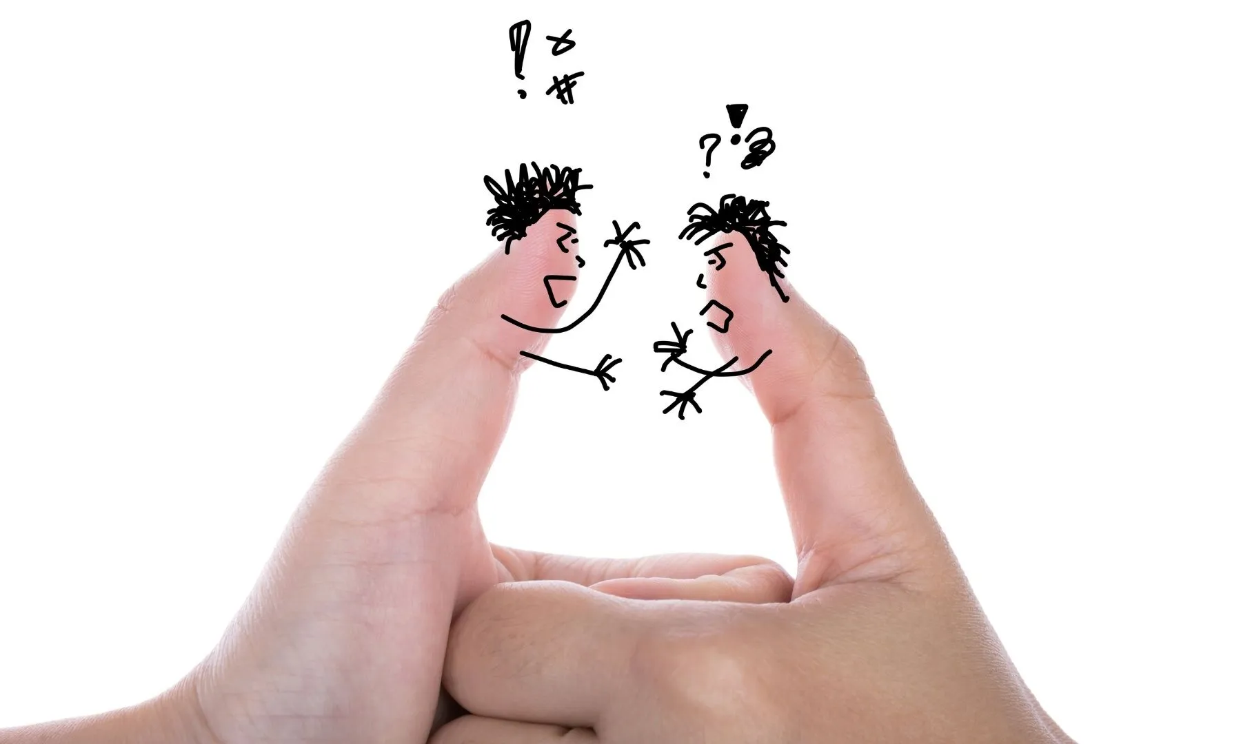 Dos dits pintats que fan que es barallen.