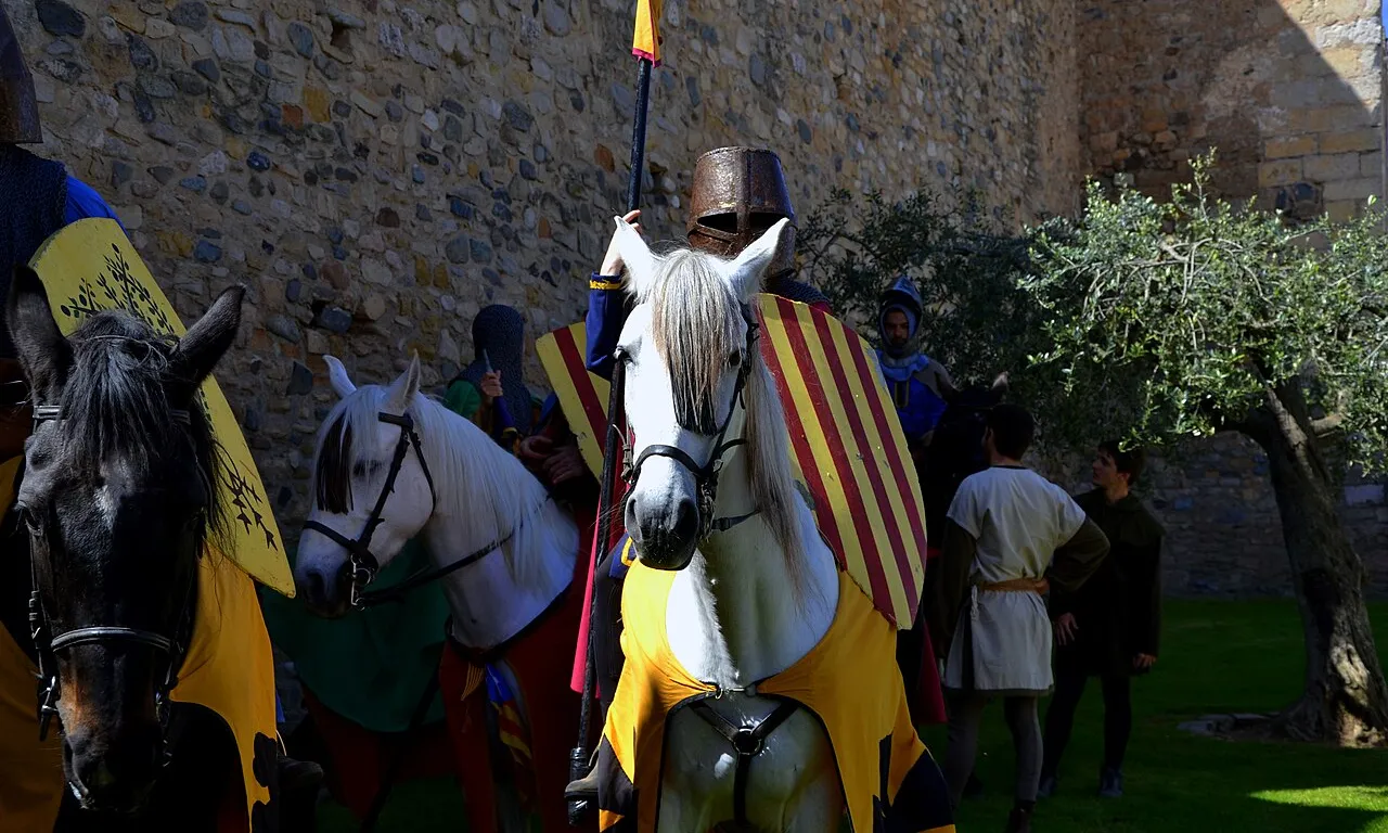 Personatge d'un cavaller sobre un cavall a la Setmana Medieval de Montblanc