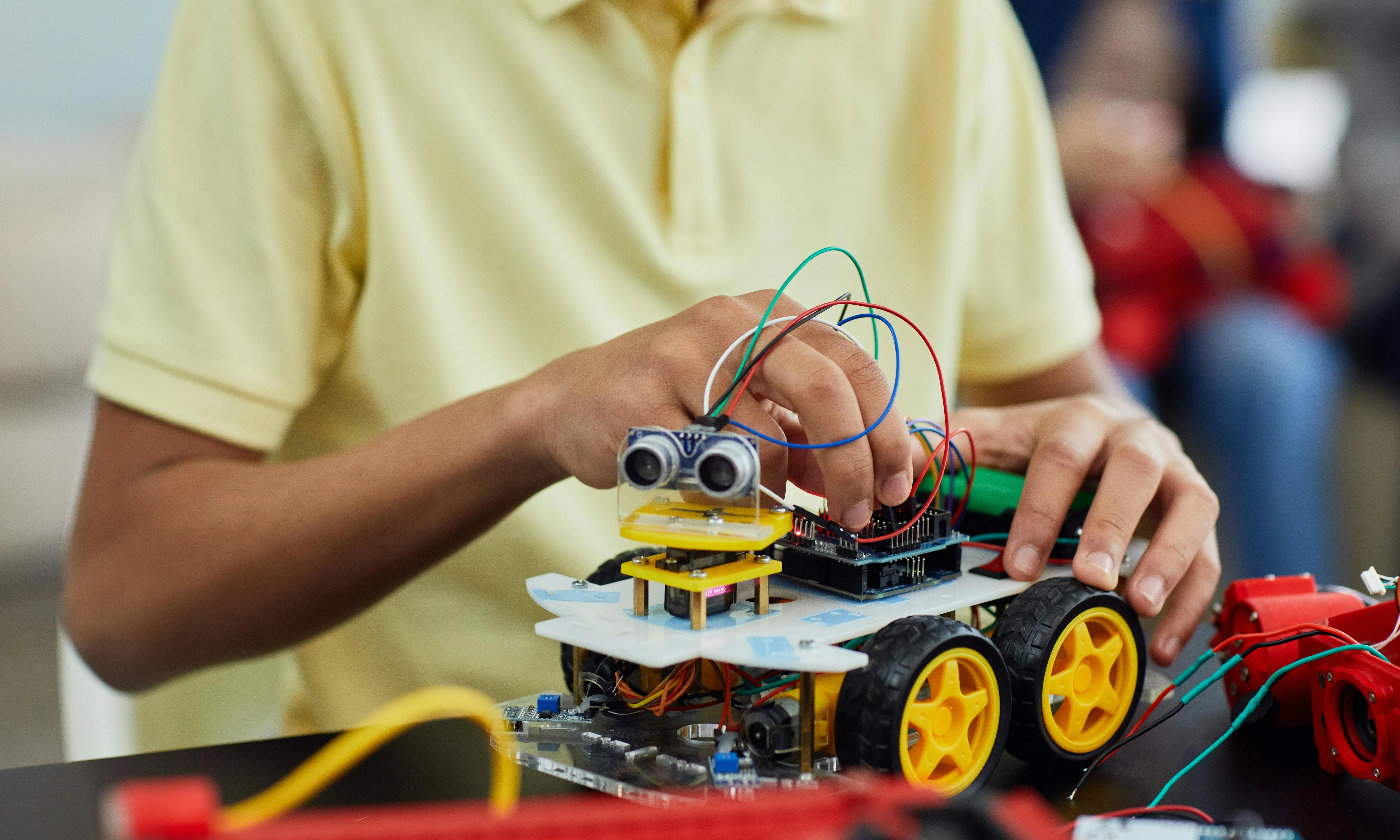 'Som Coders' vol desenvolupar una xarxa de clubs per formar infants crítics, creatius i segurs.