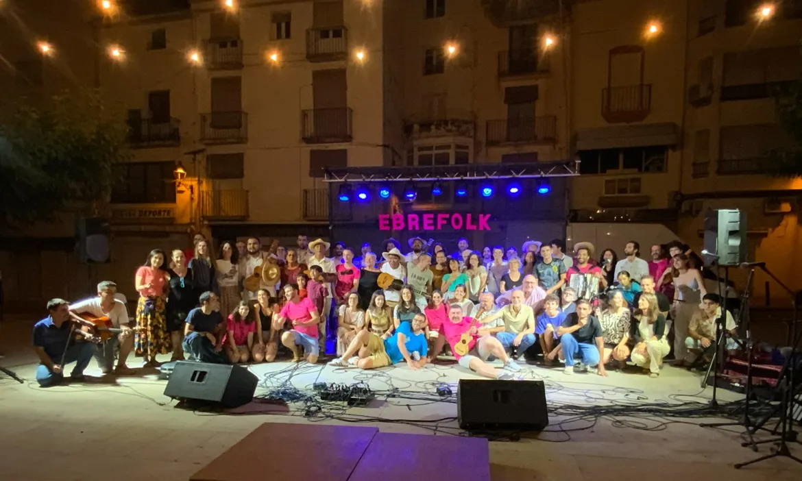 Ebrefolk pretén difondre el patrimoni etnomusical de les terres banyades per l’Ebre i els seus afluents.