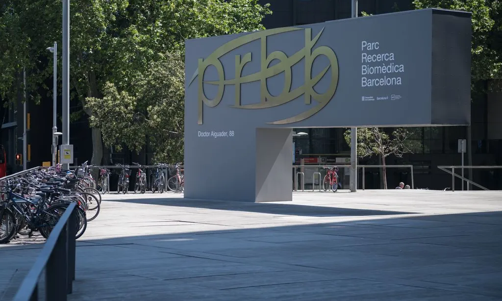L'estatua del Parc de Recerca Biomèdica de Barcelona