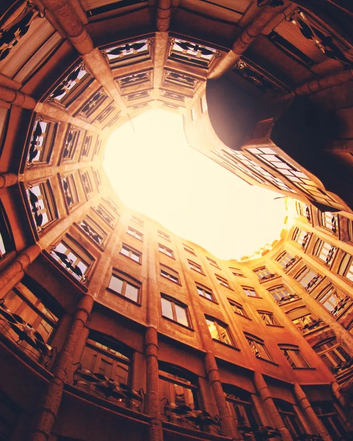 L’objectiu és promoure la transformació de la ciutat, eliminant barreres culturals i socials, perquè les persones amb diversitat funcional puguin viure en igualtat de condicions. Font: Unsplash.