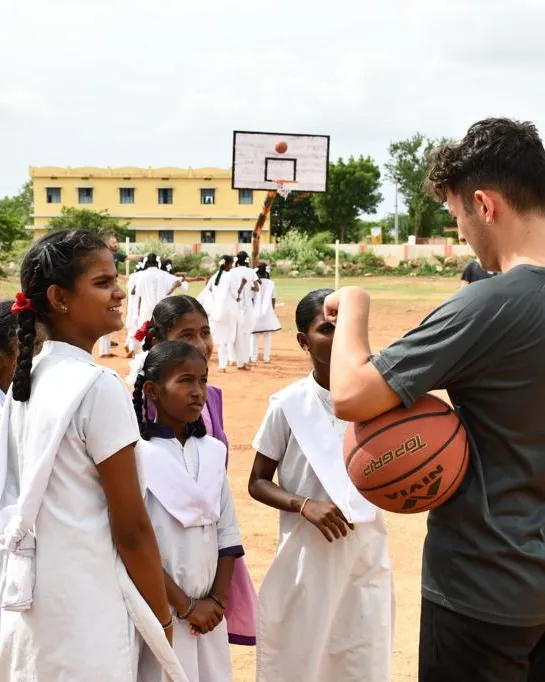 L'Associació Egala col·labora amb clubs esportius catalans i entitats del territori on duu a terme els projectes.