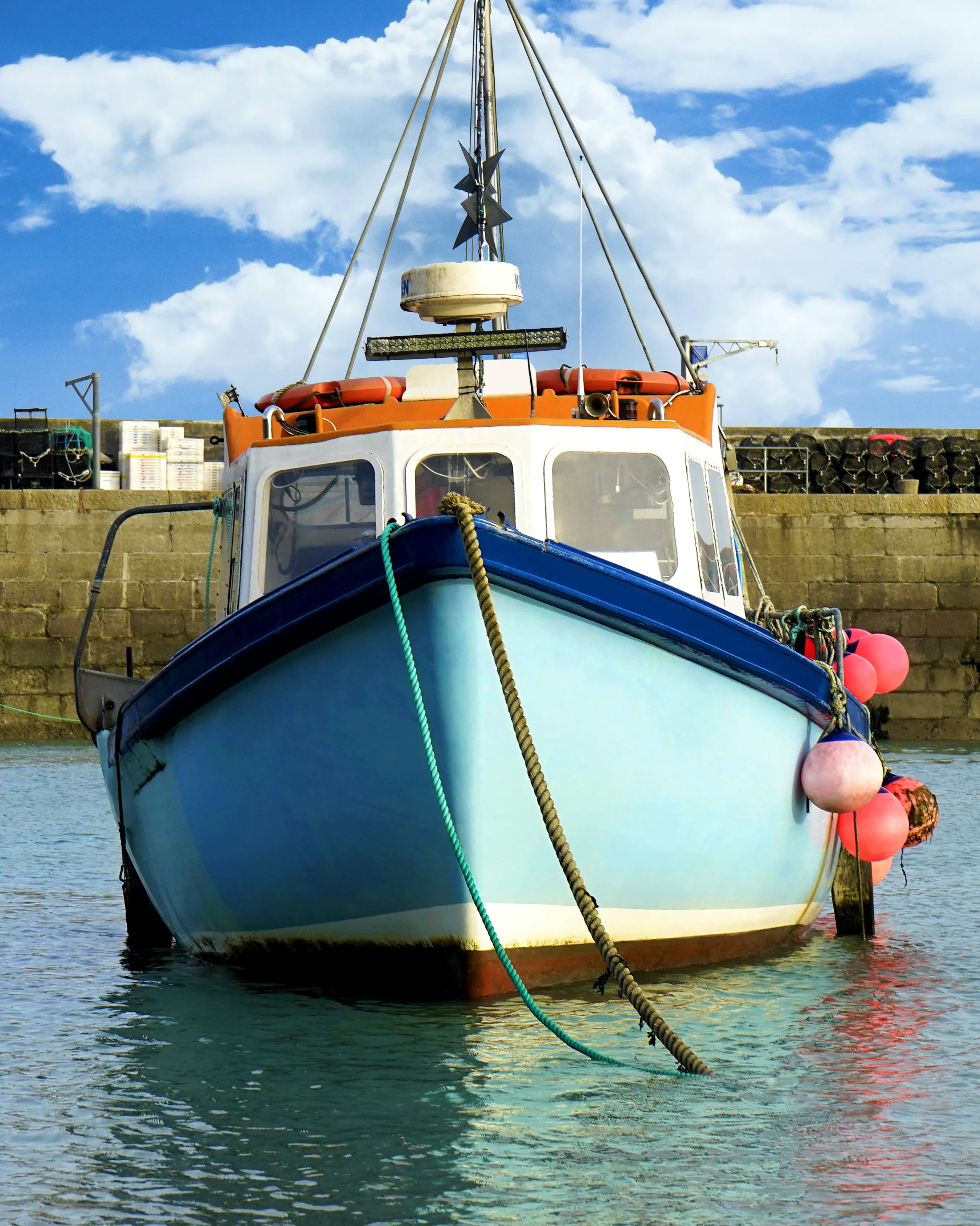 Vaixell de pesca. Font: Pexels - Mike Bird