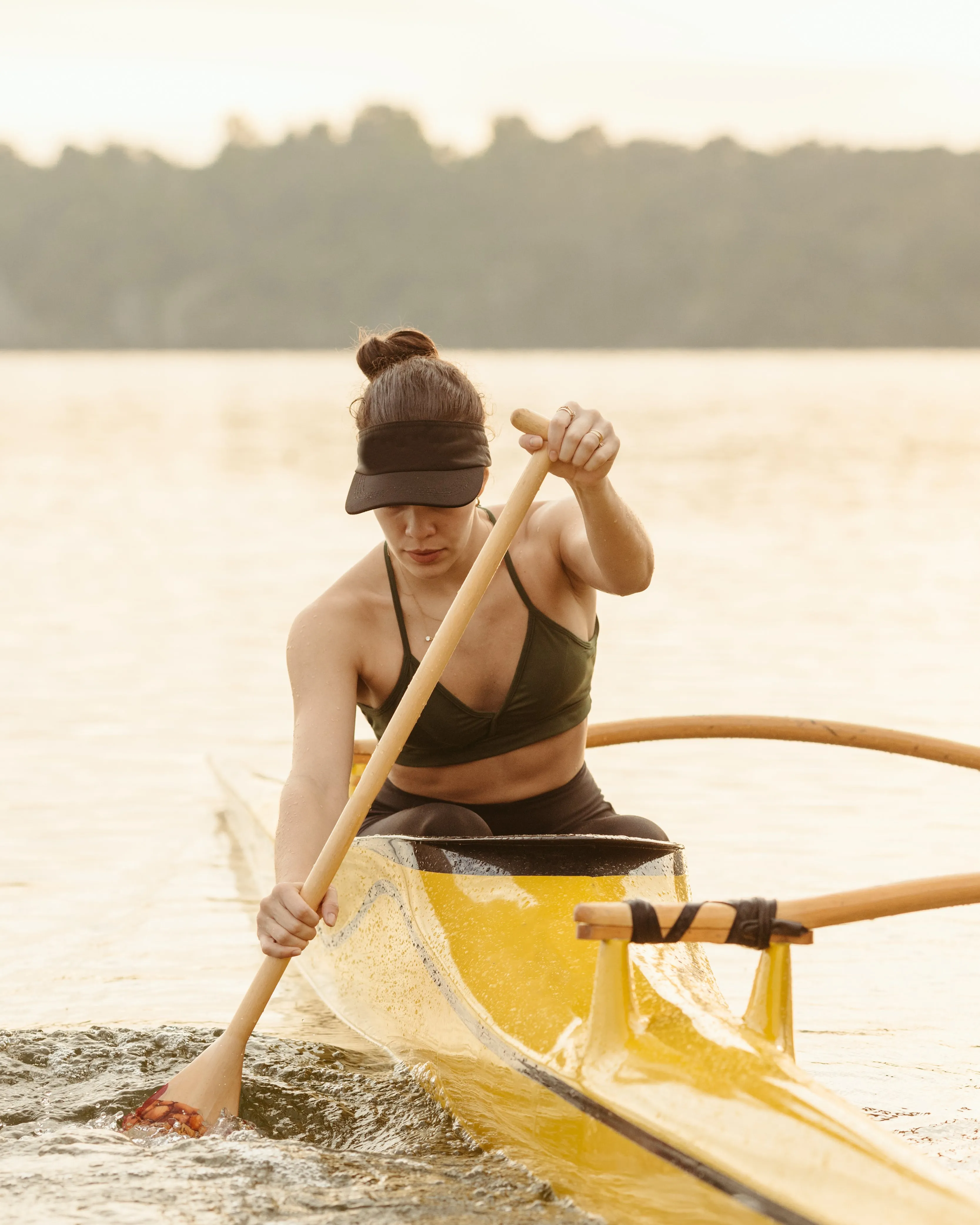 Noia amb una canoa. Font: Pexels - I.- Ajudes corresponents al Programa Dona i Esport: 1.- Promoció i difusió de la dona en l'esport. 2.- Ajudes per a la formació. 3.- Ajudes a desplaçaments de tècniques, jutgesses i personal federatiu. 4.- Ajudes per a l'elaboració de Plans d'Igualtat. 5.- Ajudes a les Federacions Esportives Espanyoles per a contractacions de dones. II.- Ajudes corresponents als projectes d'Esport Inclusiu: 1.- Processos d'integració de l'esport per a persones amb discapacitat en la federa