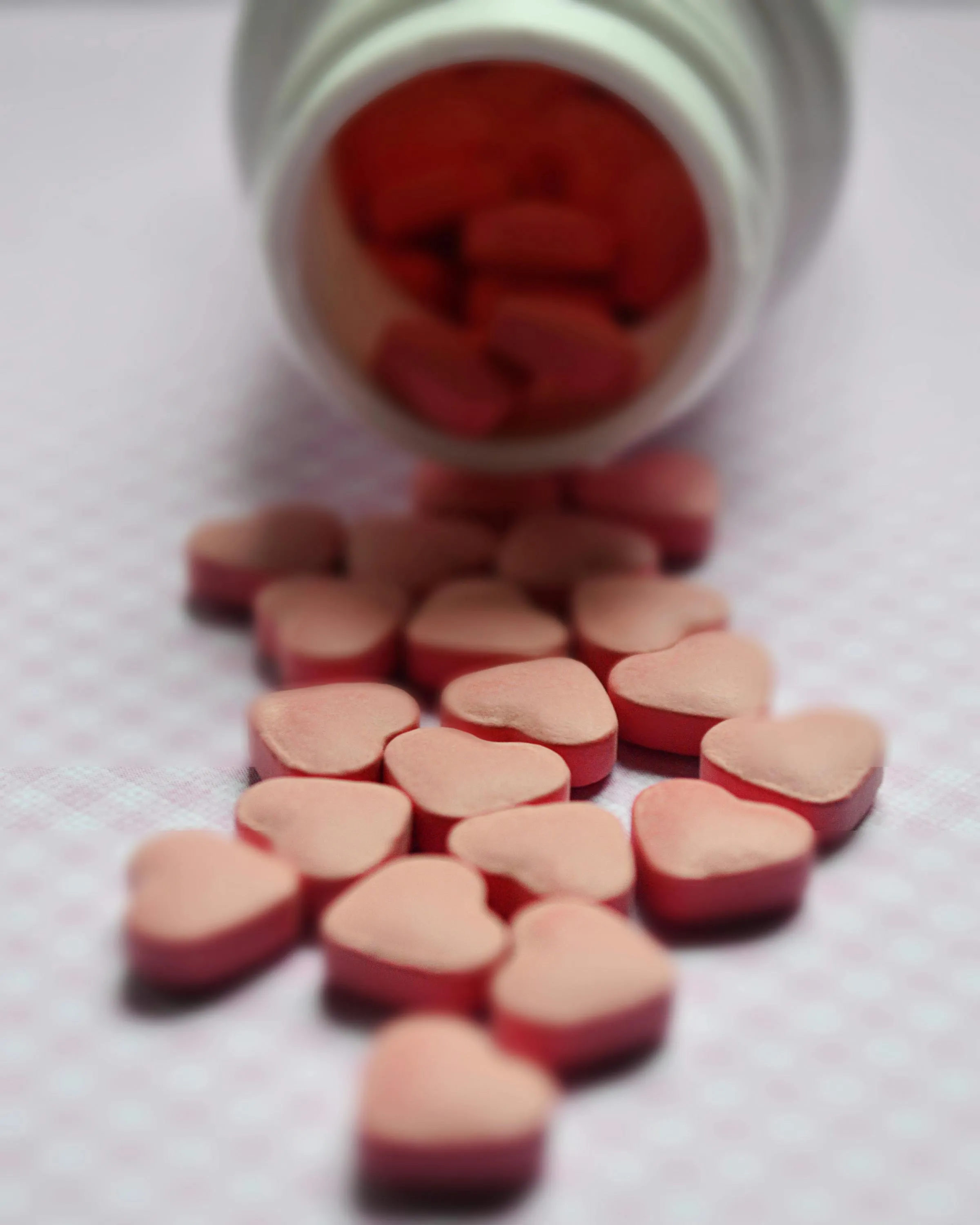 Pastilles amb forma de cor. Font: Pexels - Waskyria Miranda