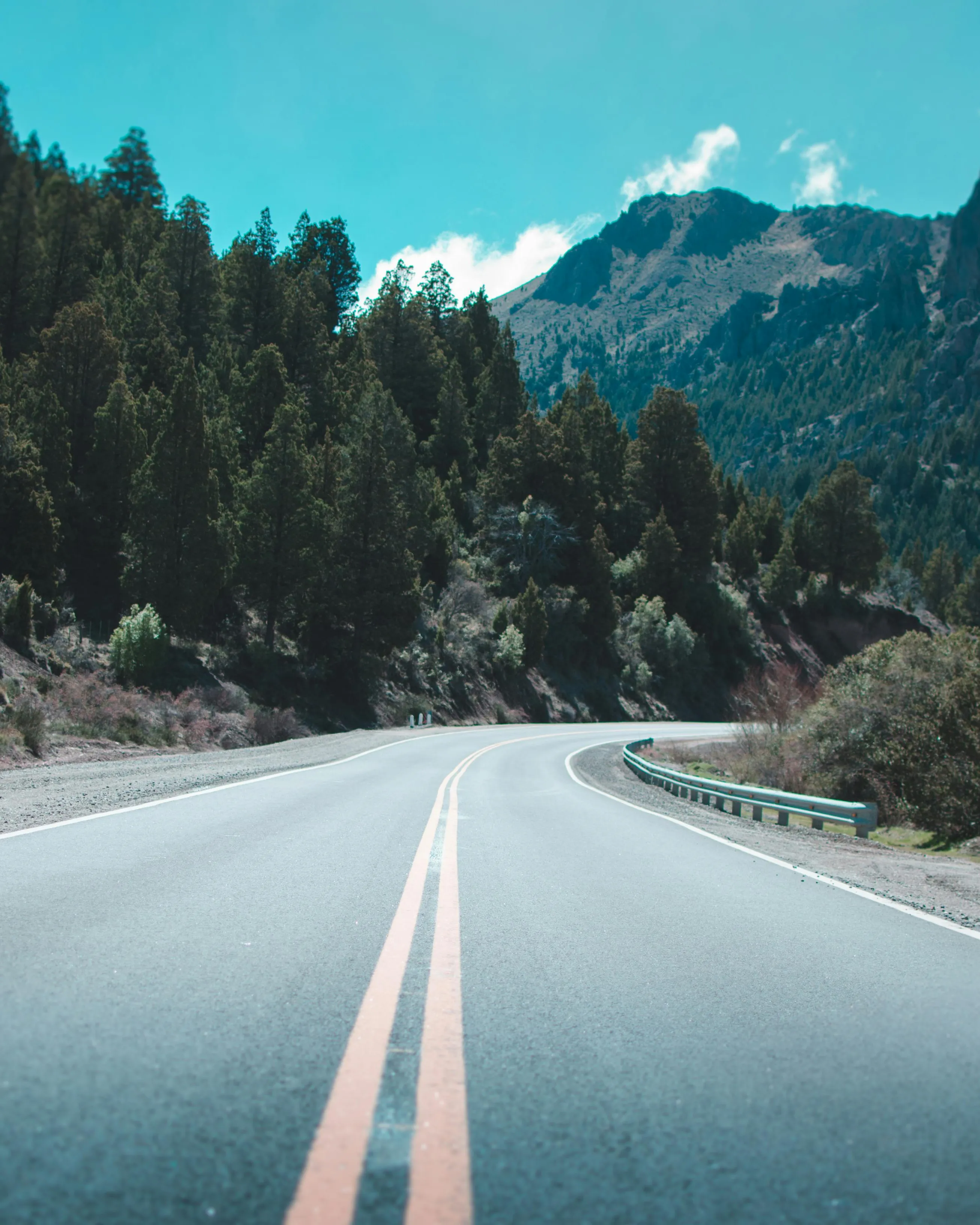 Carretera i paisatge de fons. Font: Pexels - Nicolas Postiglioni 