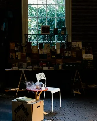 Espai amb llibres. Font: Pexels - Annaëlle Quionquion