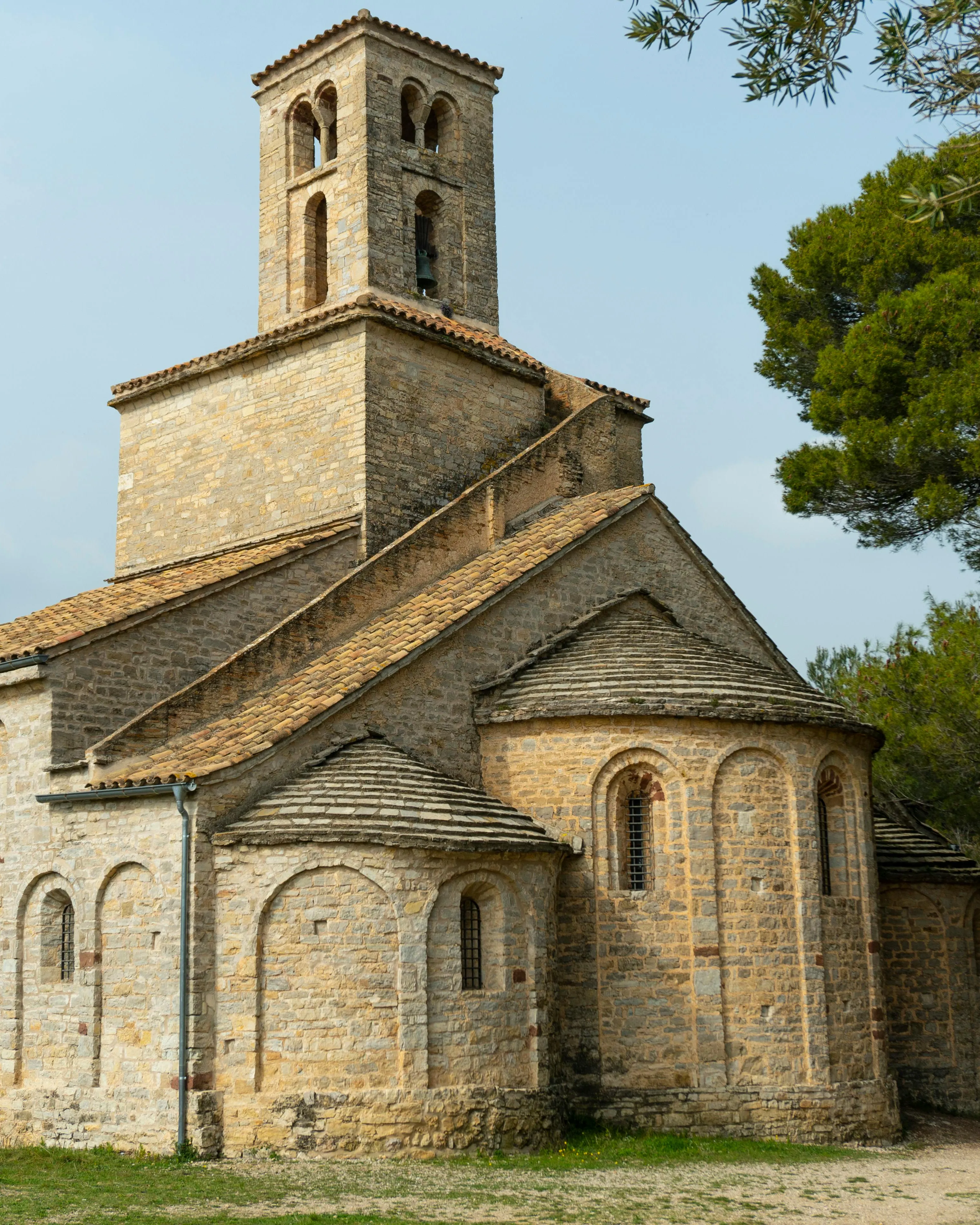 Església romànica de Sant Ponç a Corbera de Llobregat. Font: Pexels - Oscar Ruiz