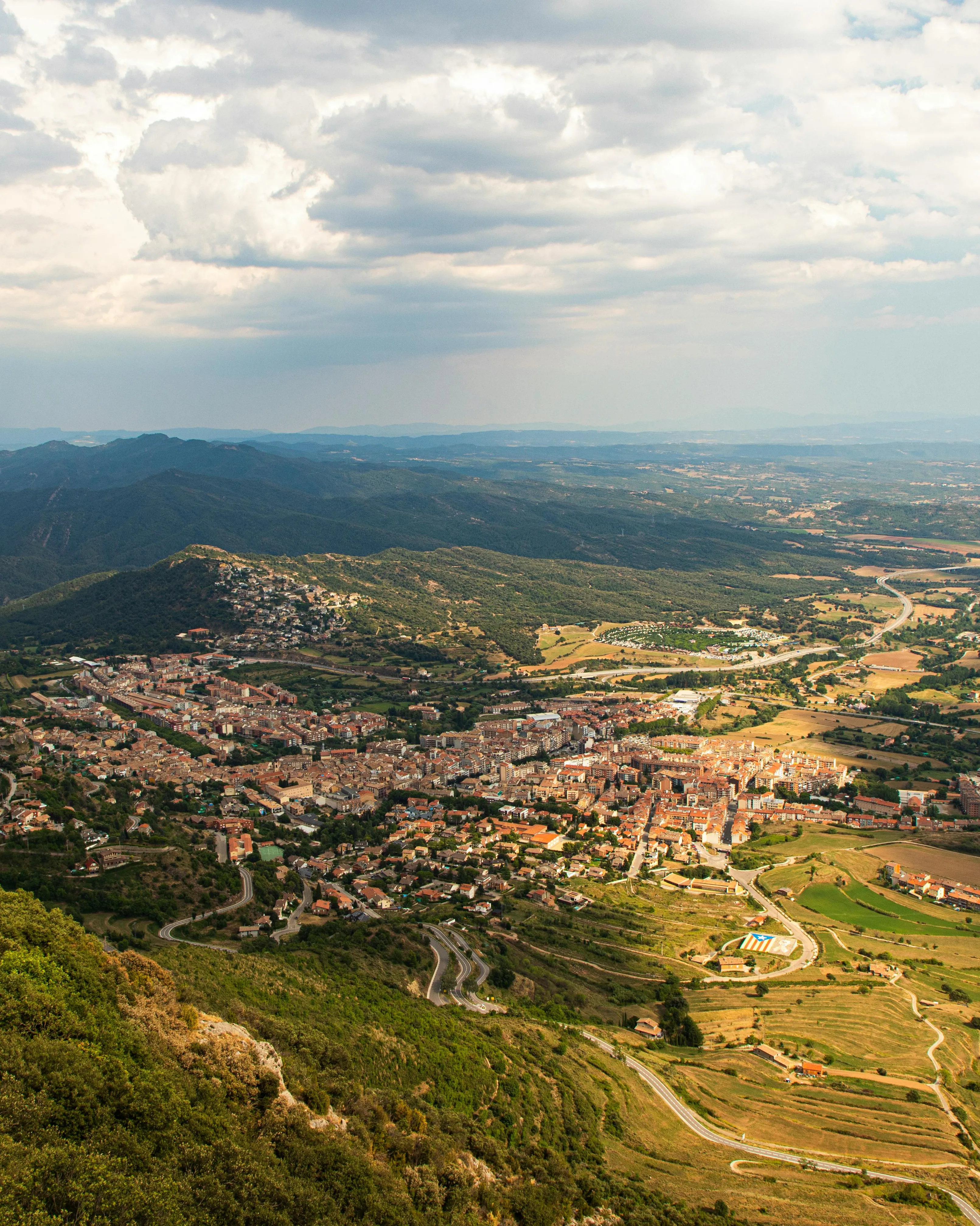 Vista de la ciutat de Berga. Font: Pexels - Manu Edition